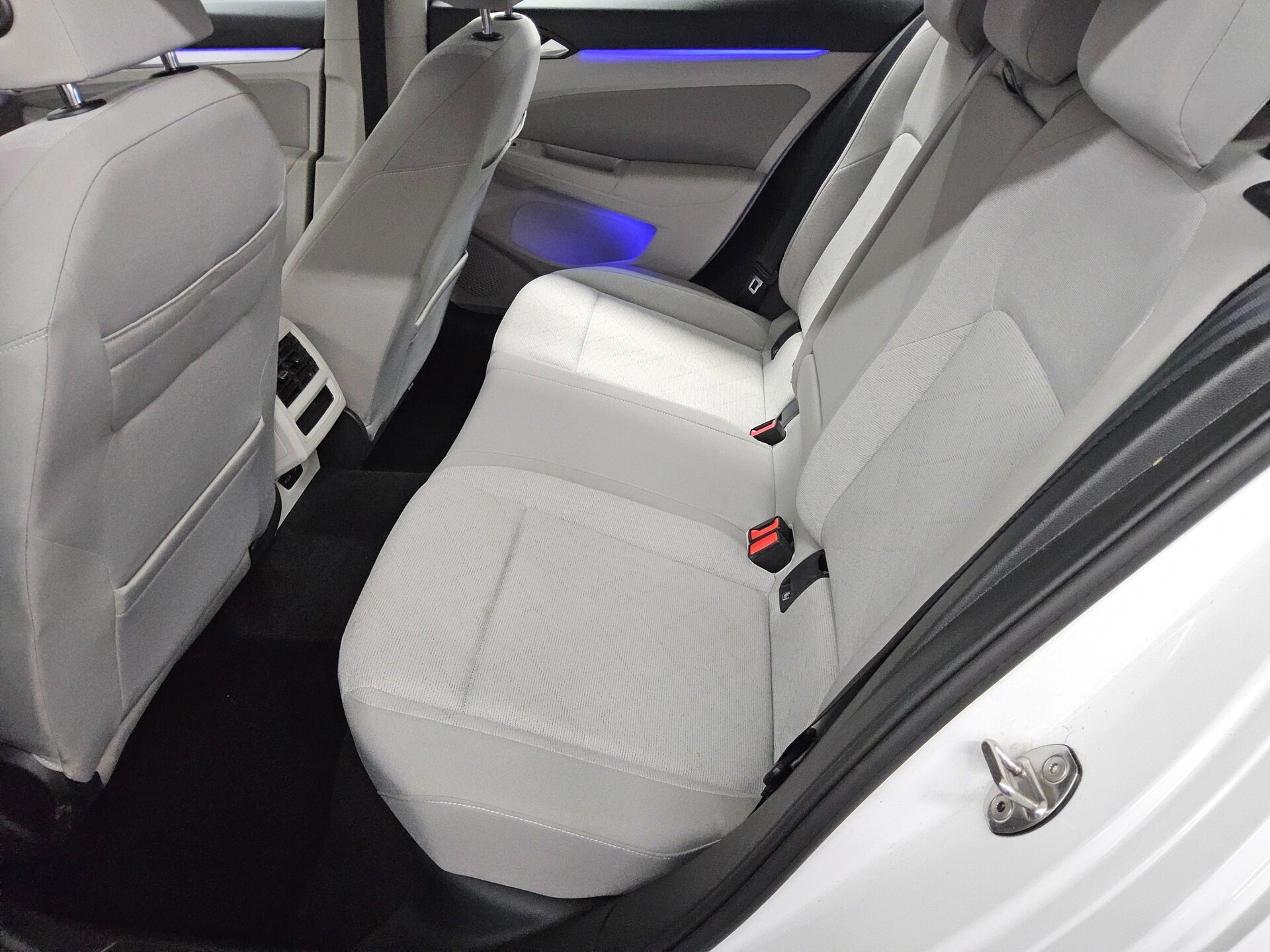 Volkswagen Golf-8 Var. 2.0 TDI Life Navi LED AID AHK ACC 13