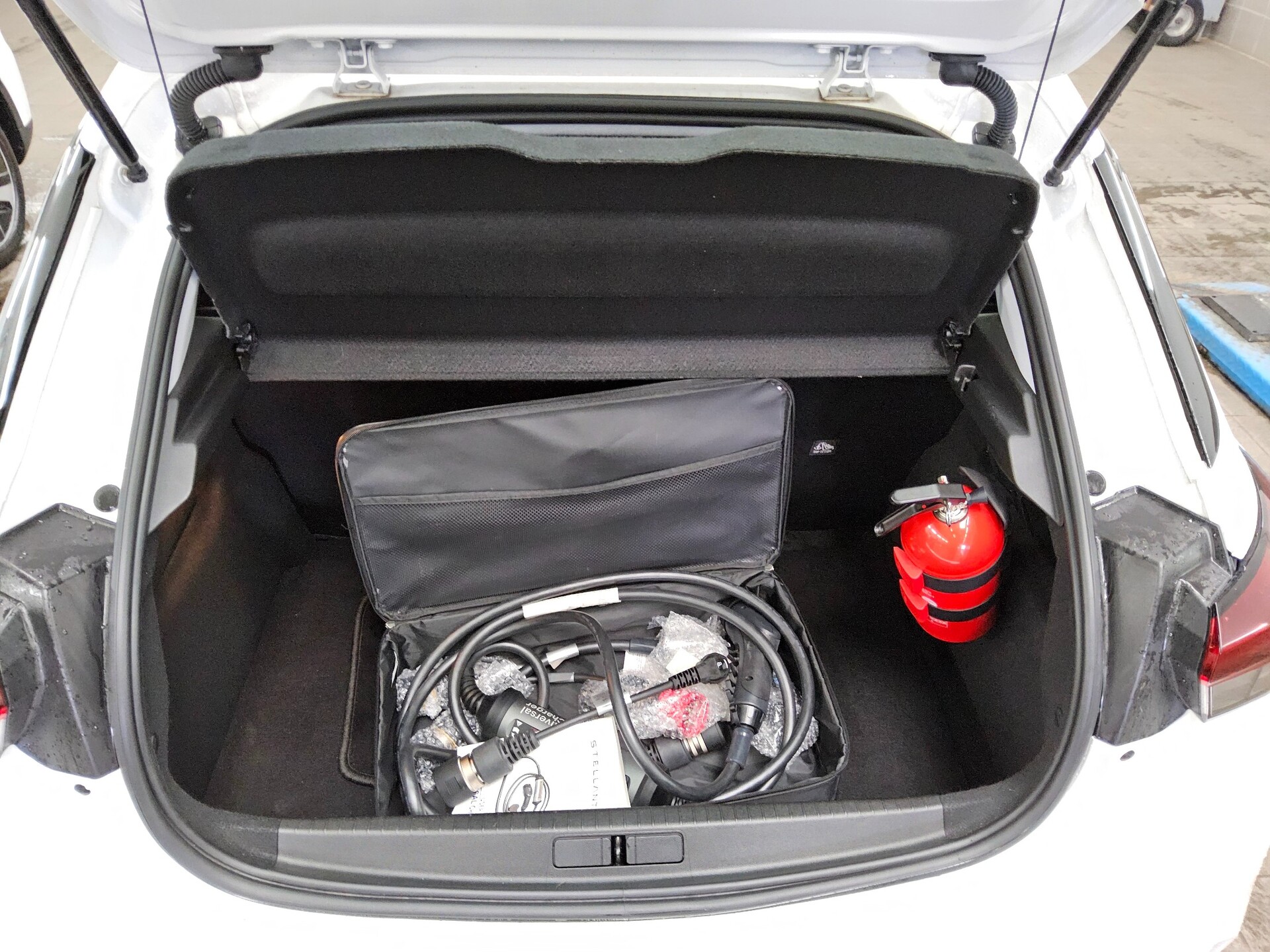 Opel Corsa-e Edition Navi PDC Shz DAB 11