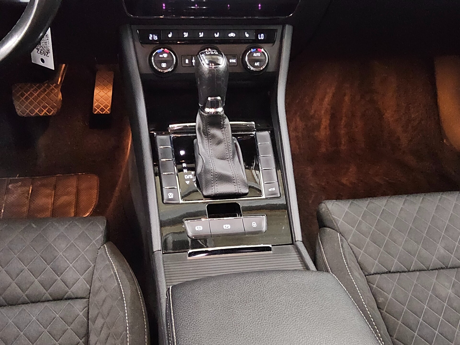 Skoda Superb Kombi 2.0 TDI Style Navi Xenon AHK RfK 6