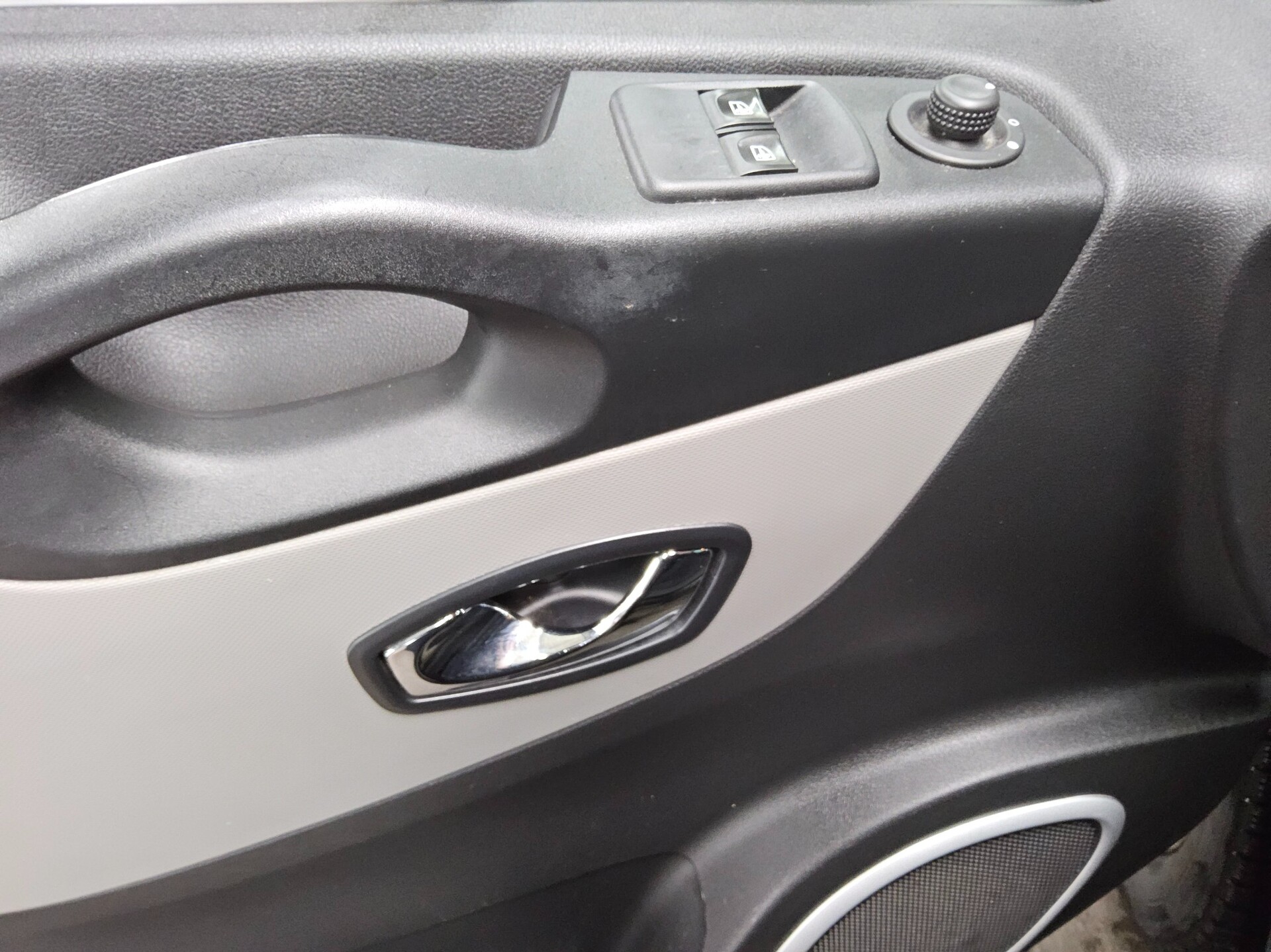 Renault Trafic 1.6 dCi Expression Navi PDC Bluetooth 9