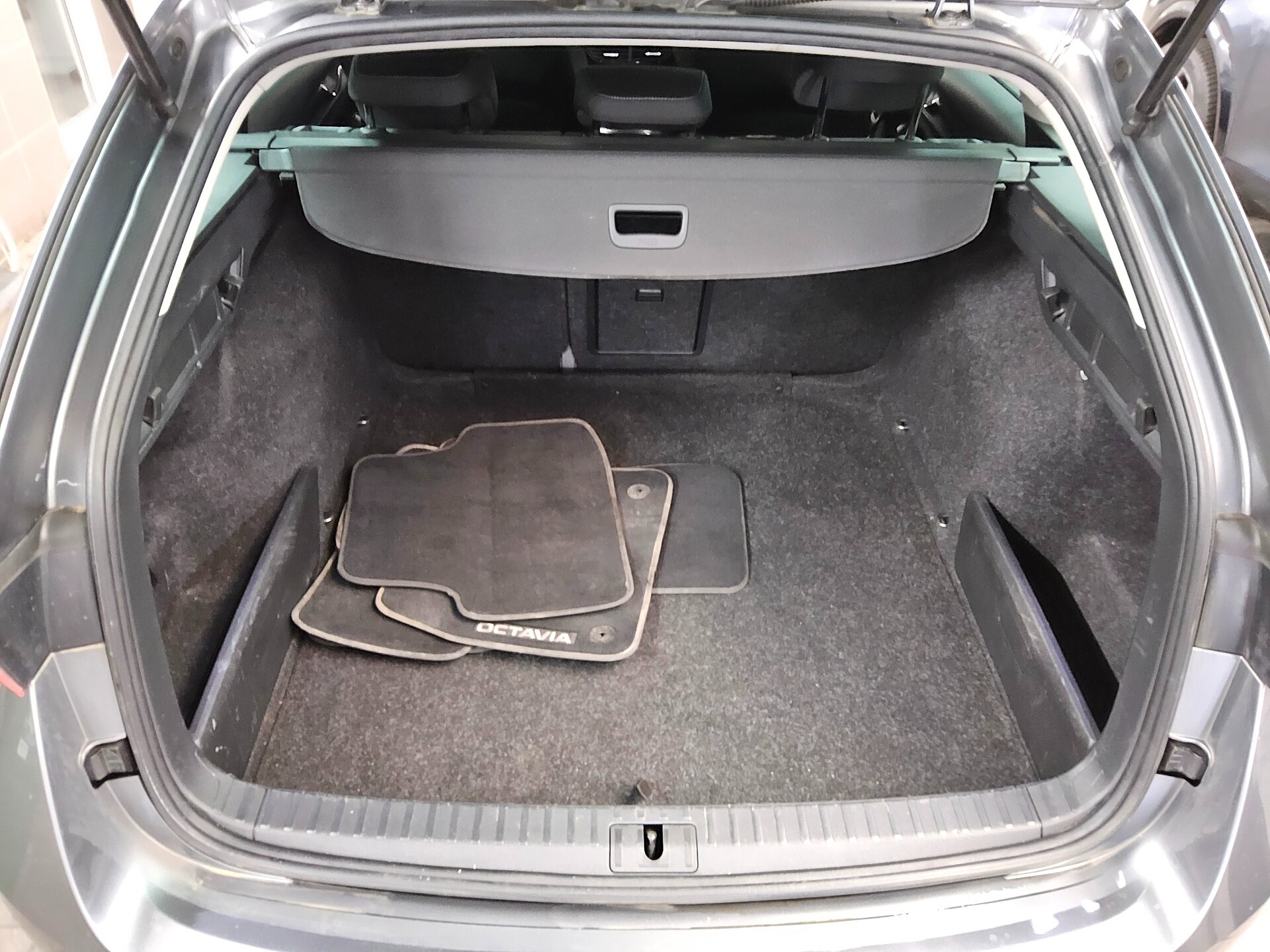 Skoda Octavia Kombi 2.0 TDI Ambition Navi vc LED ACC 12