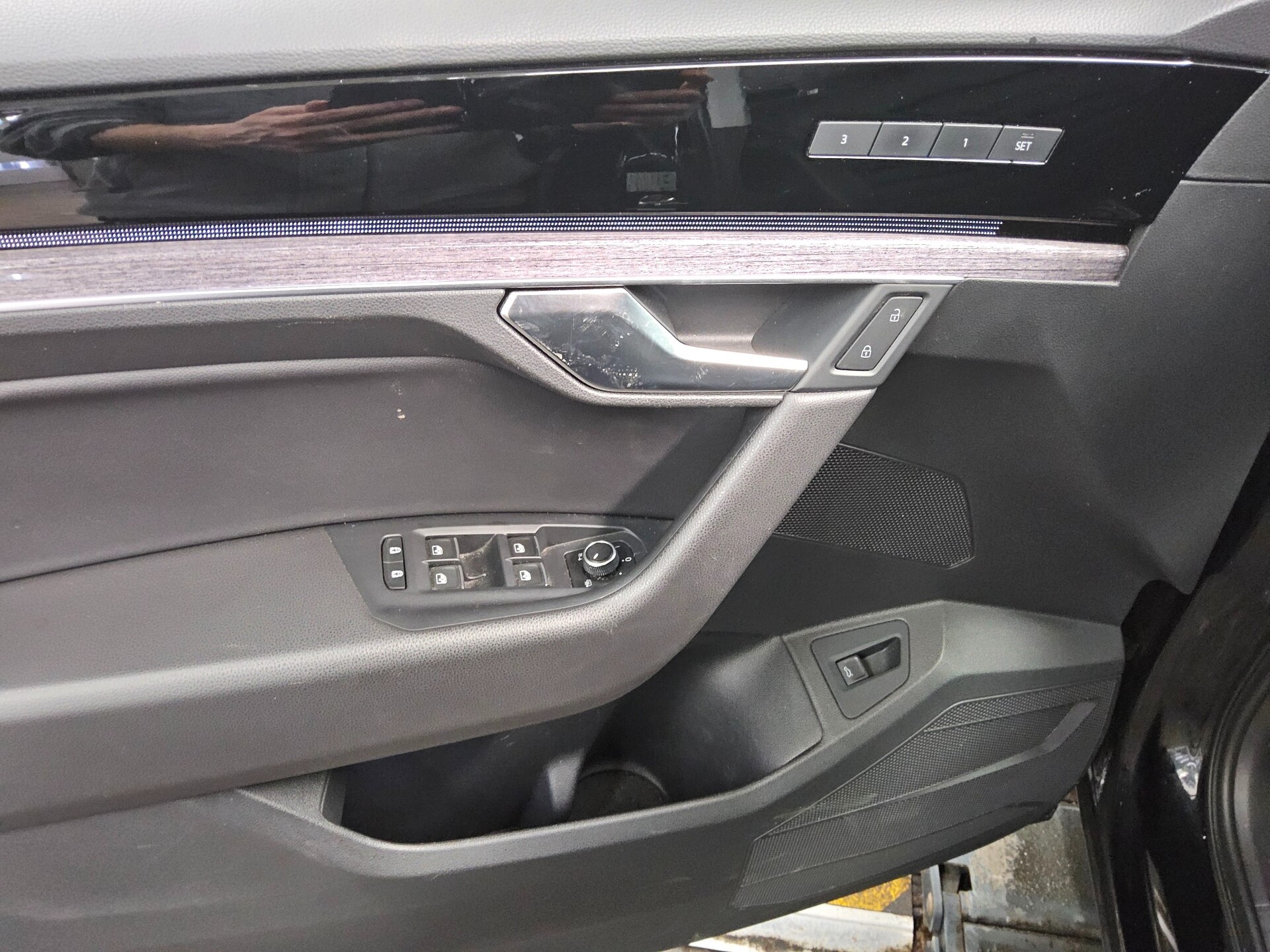 Volkswagen Touareg 3.0 TDI 4M Luft Leder Navi DC LED RFK 10