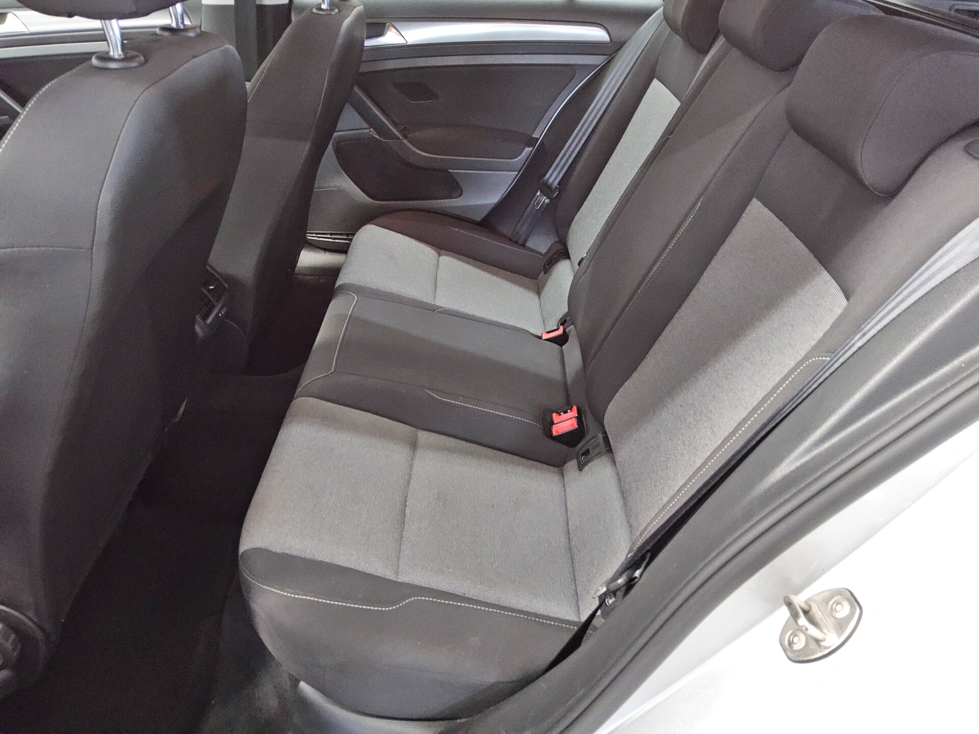 Volkswagen Golf-7 Var. 1.6 TDI Trendline Navi PDC SHZ 13