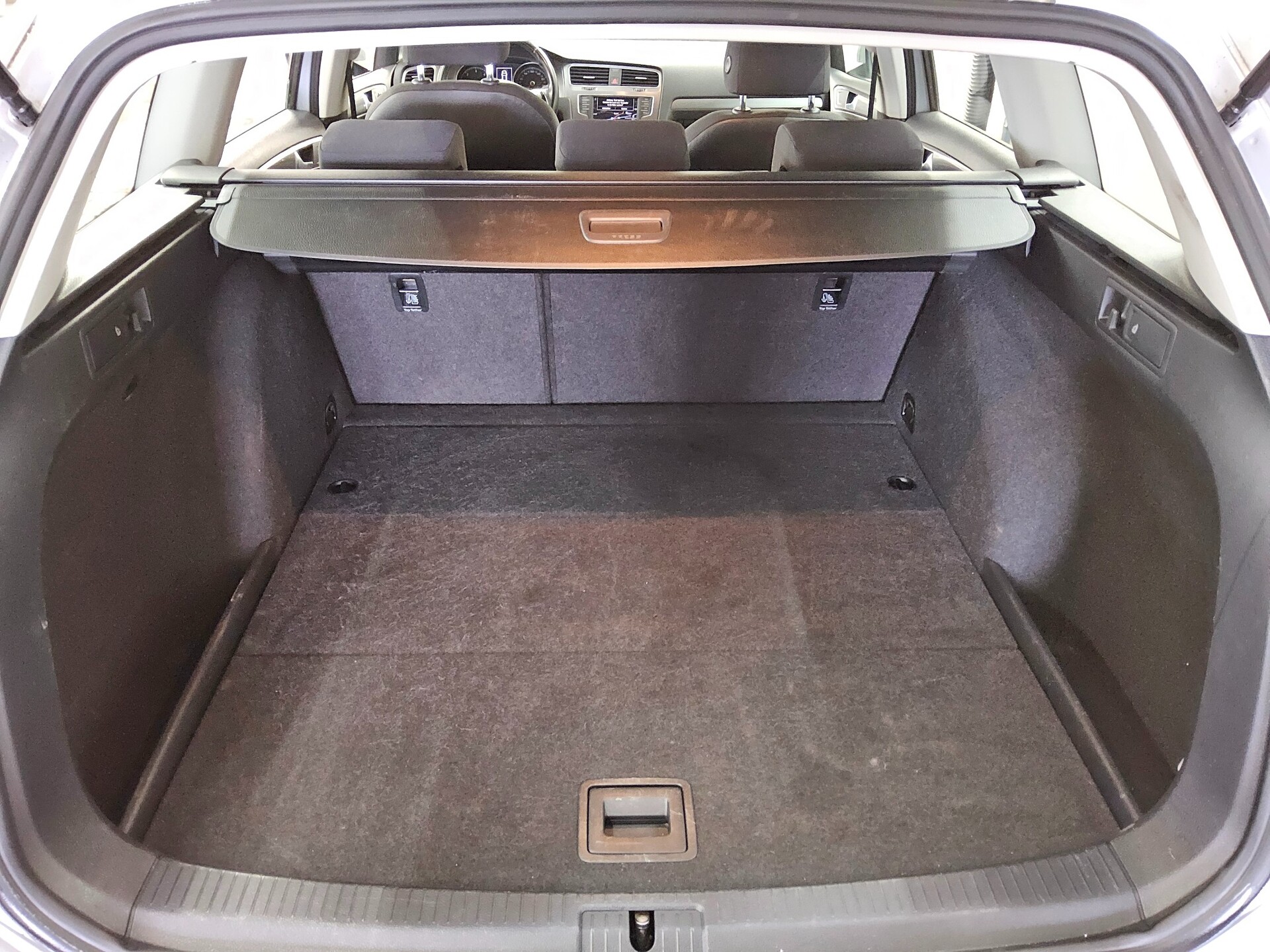 Volkswagen Golf-7 Var. 1.6 TDI Trendline Navi PDC SHZ 11