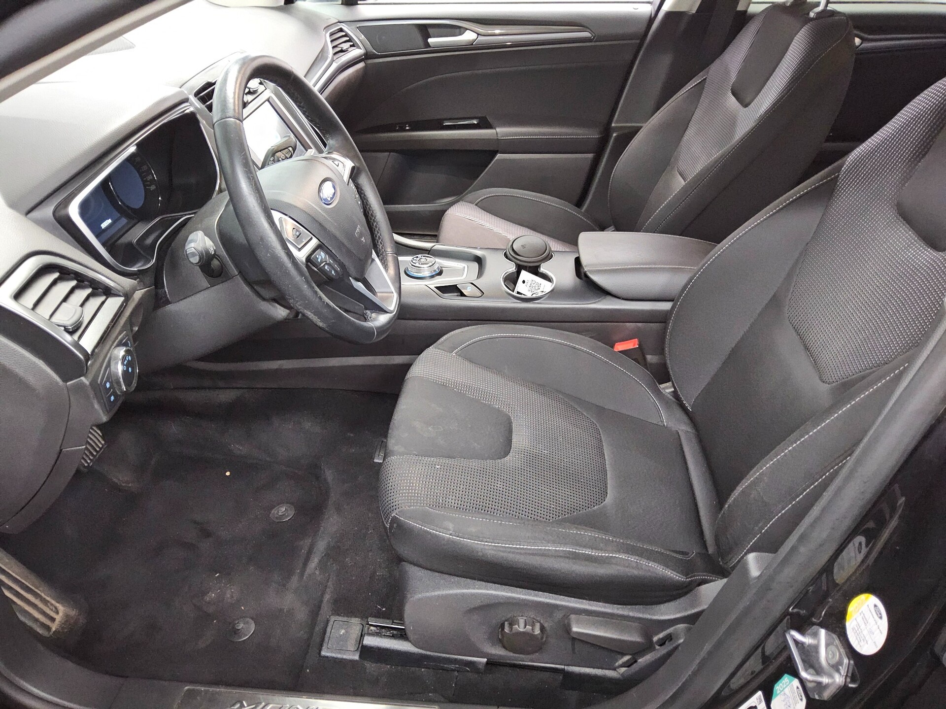 Ford Mondeo Turnier 2.0 EB Titanium Navi LED ACC 8