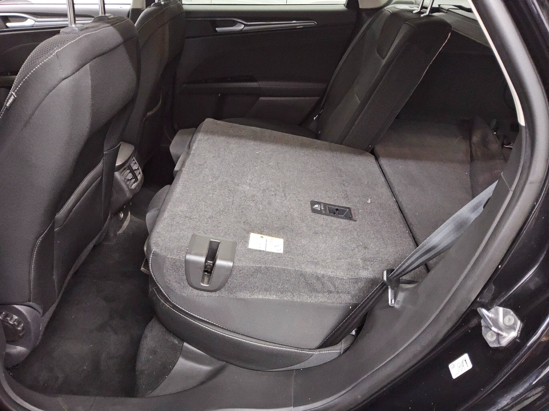 Ford Mondeo Turnier 2.0 EB Titanium Navi LED ACC 12