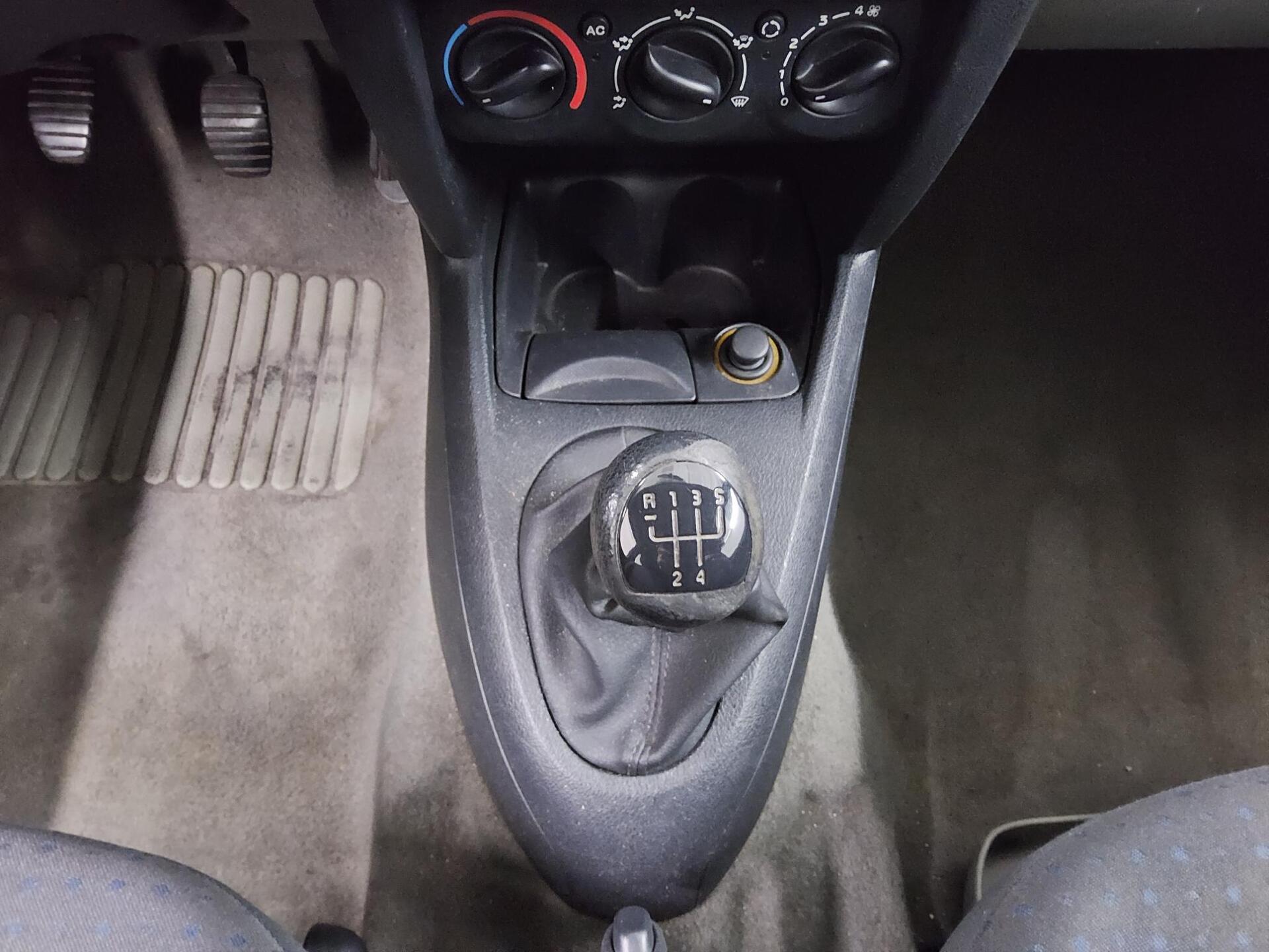 Renault Clio 1.2 Klima USB ZV 6