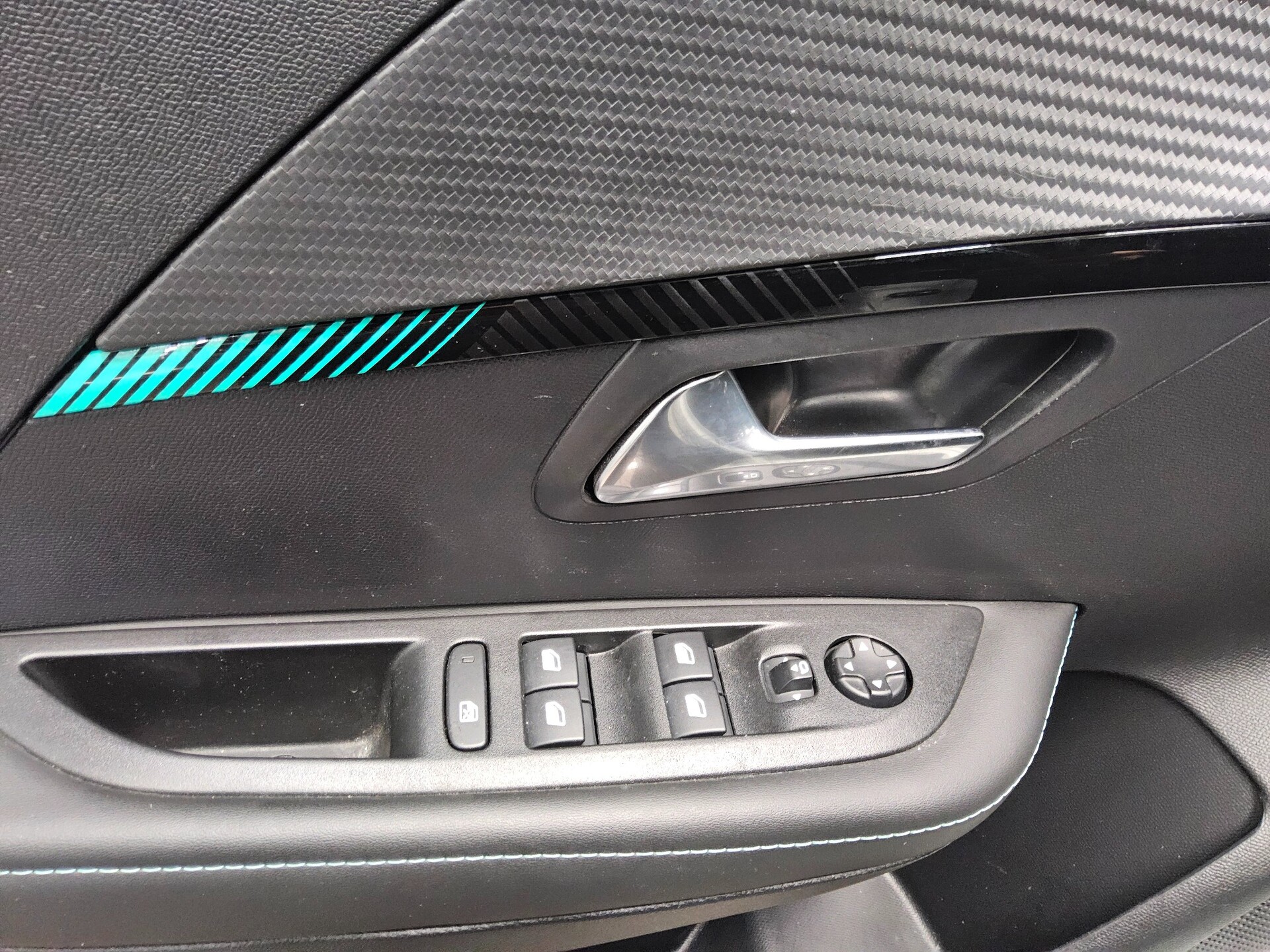 Peugeot 208 e Allure LED Shz PDC T-Leder 10