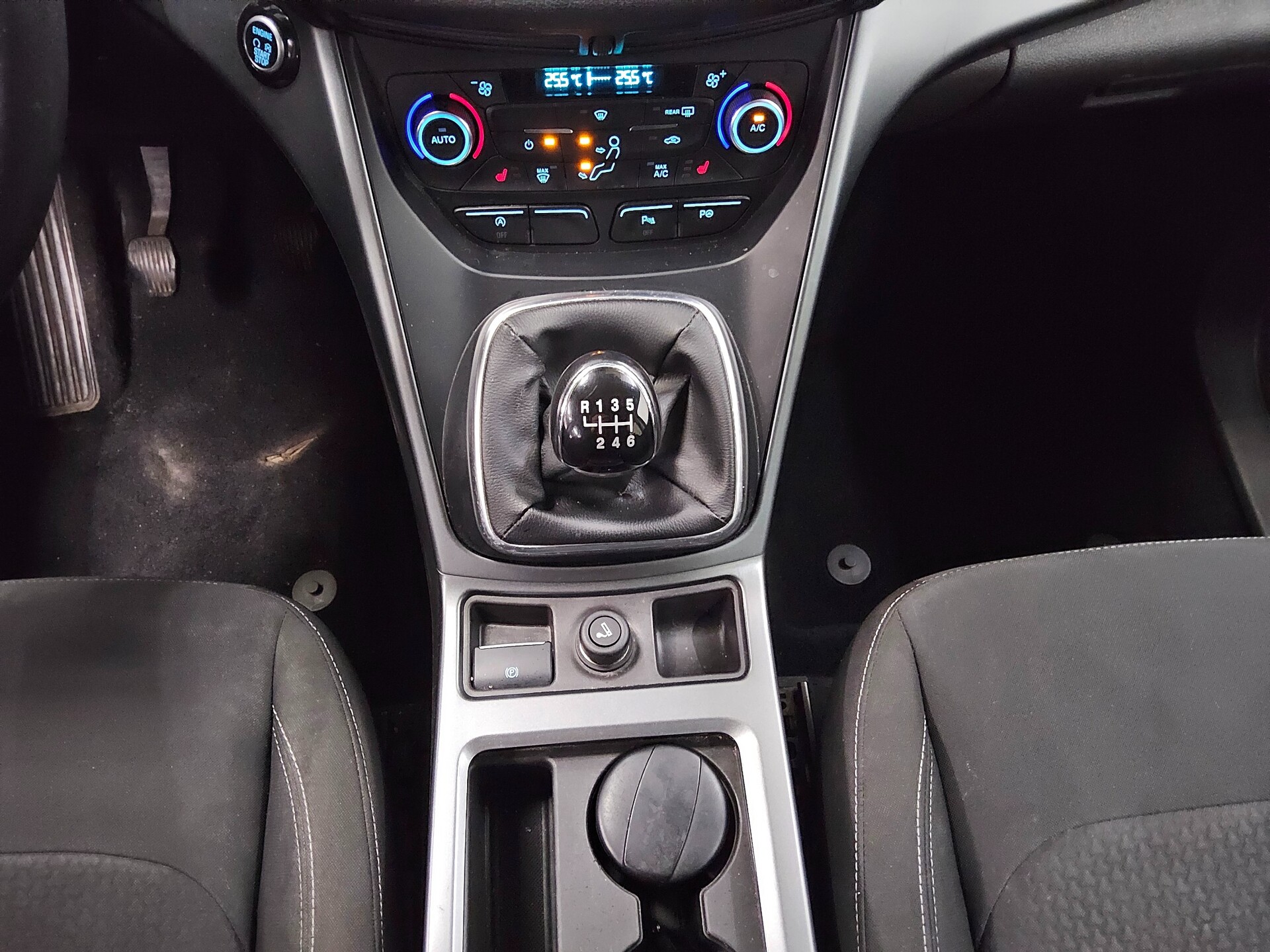 Ford Kuga 2.0 TDCI 4x4 Cool&Connect Navi AHK PDC Shz 6