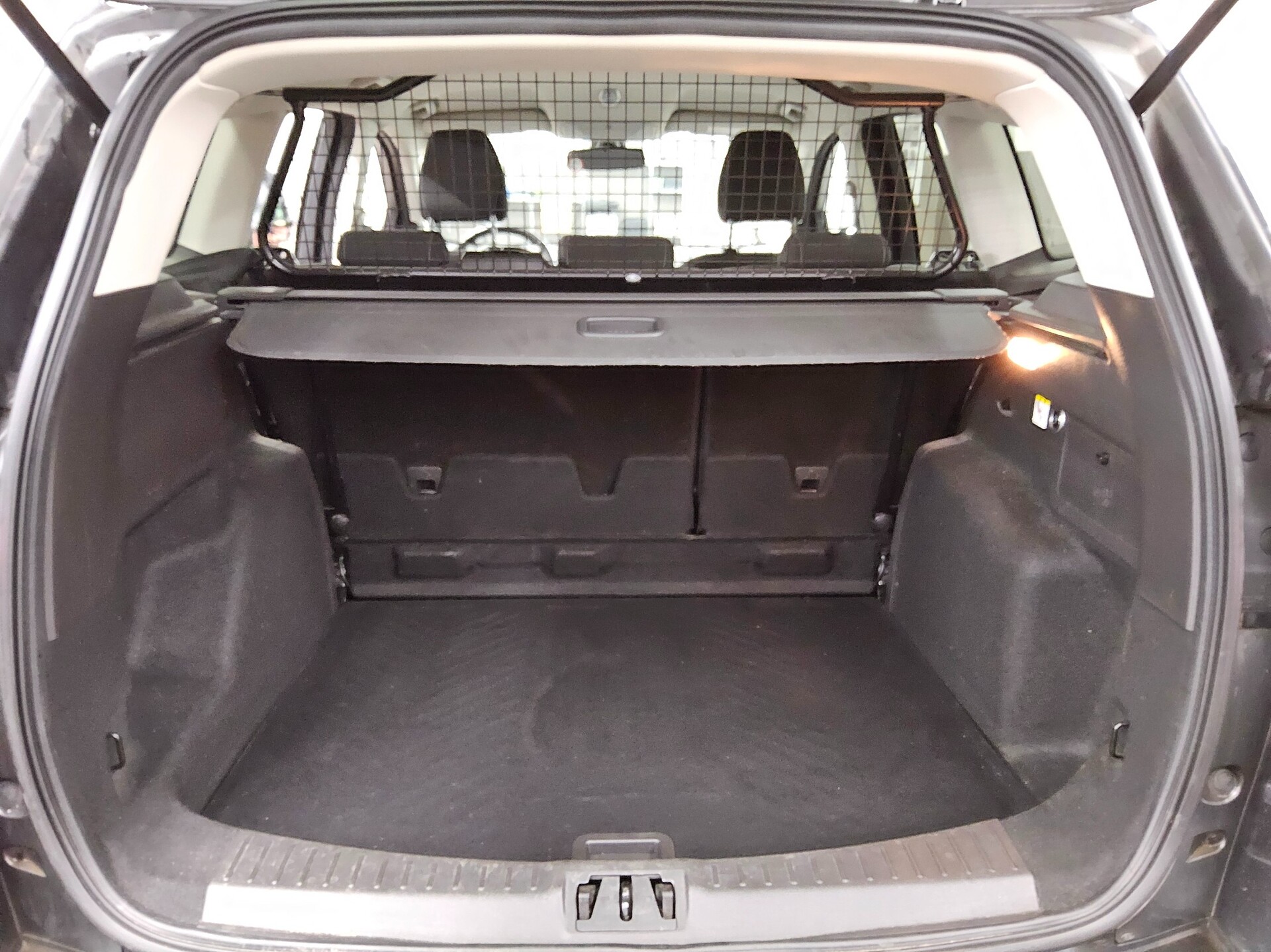 Ford Kuga 2.0 TDCI 4x4 Cool&Connect Navi AHK PDC Shz 11