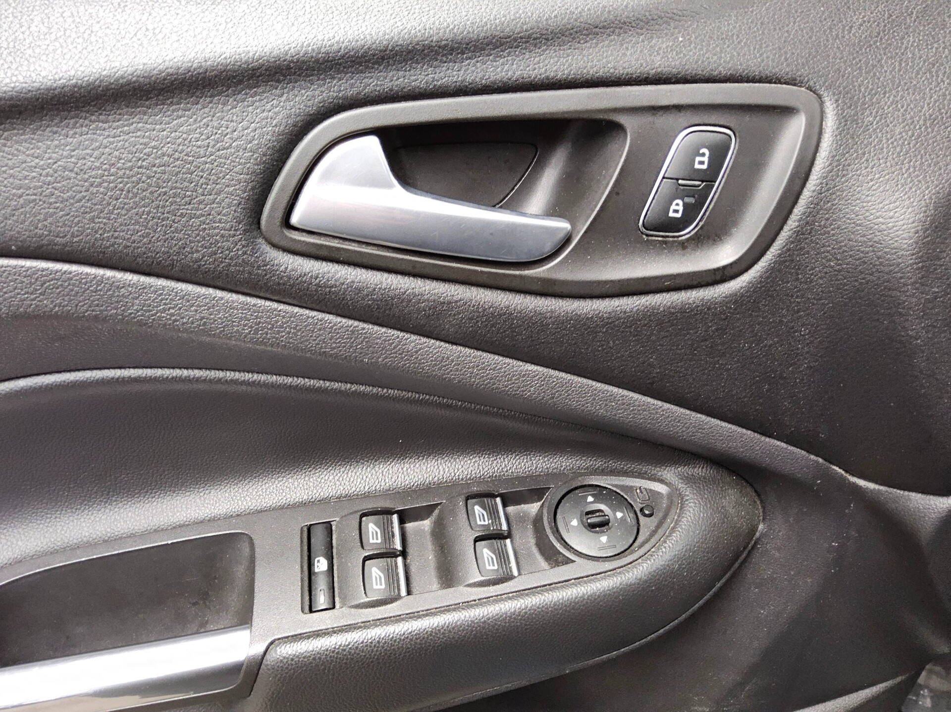 Ford Kuga 2.0 TDCI 4x4 Cool&Connect Navi AHK PDC Shz 9