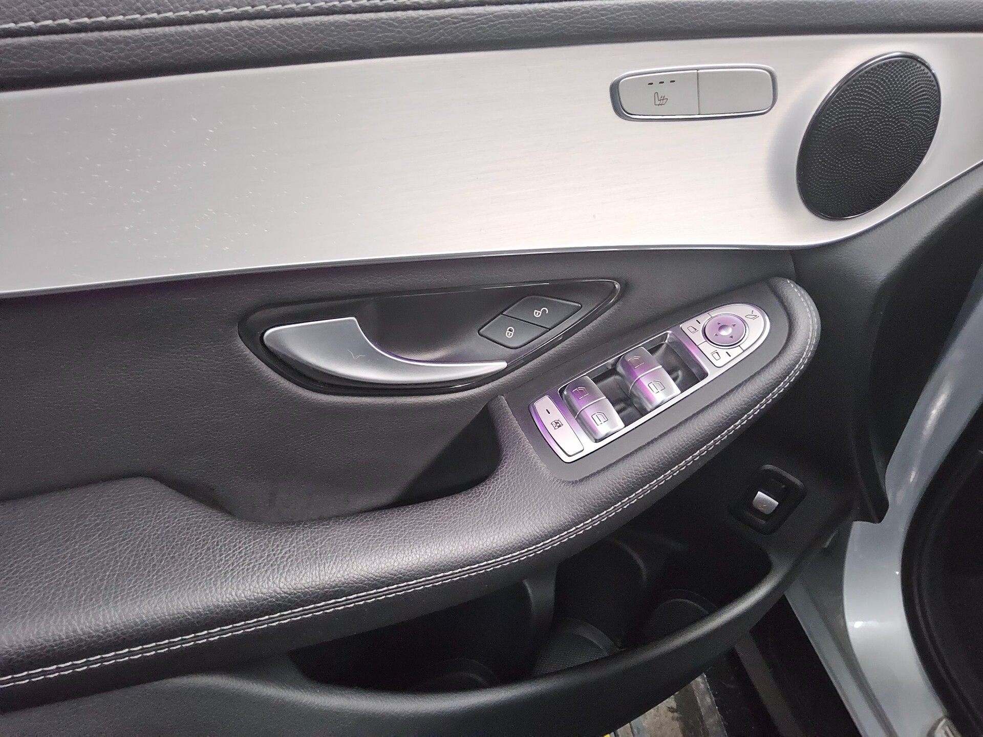 Mercedes-Benz GLC 220 d 4M Navi LED HuD T-Leder AHK Distr.+ 9