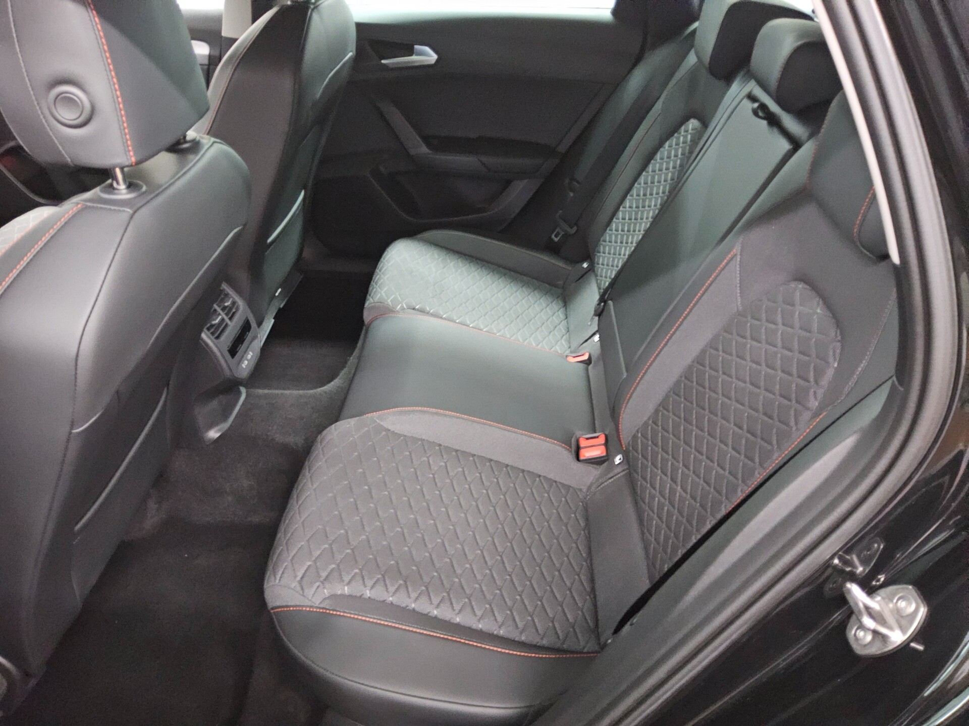 Seat Leon ST 1.4 e-HYBRID FR-Line Navi LED ACC AHK 13