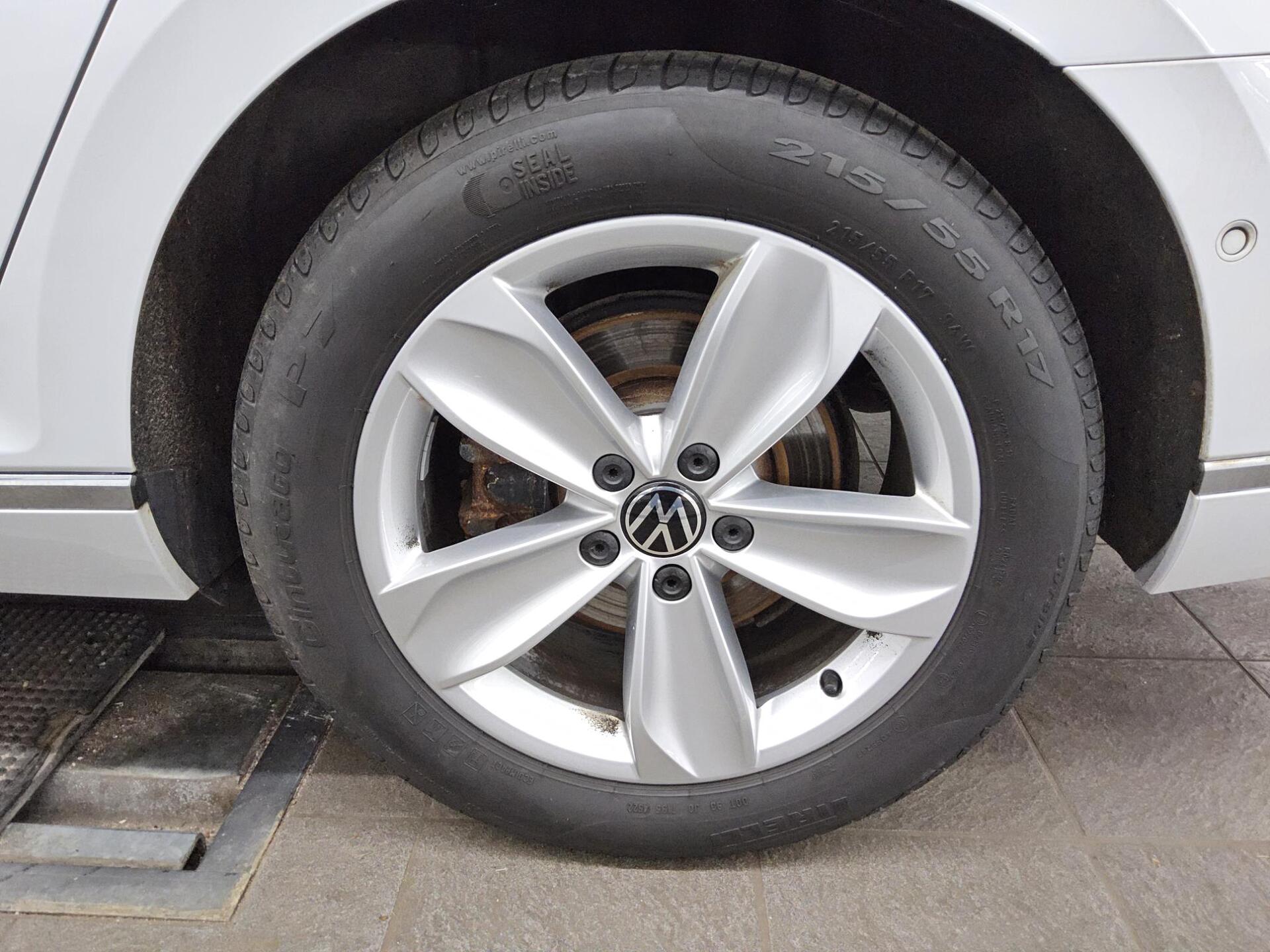 Volkswagen Passat Var. 2.0 TDI 4M Elegance Navi Matrix AHK 10