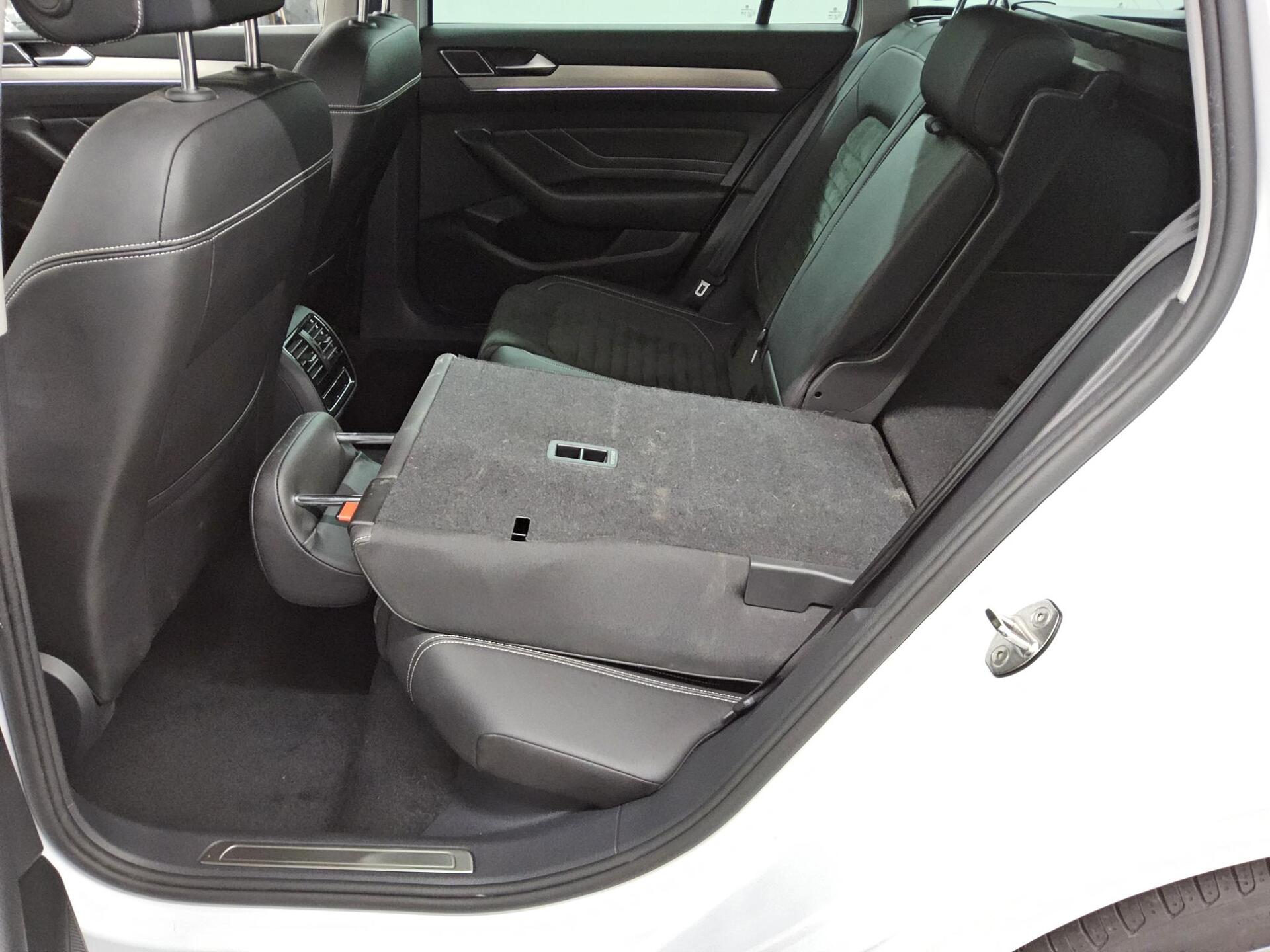 Volkswagen Passat Var. 2.0 TDI 4M Elegance Navi Matrix AHK 12