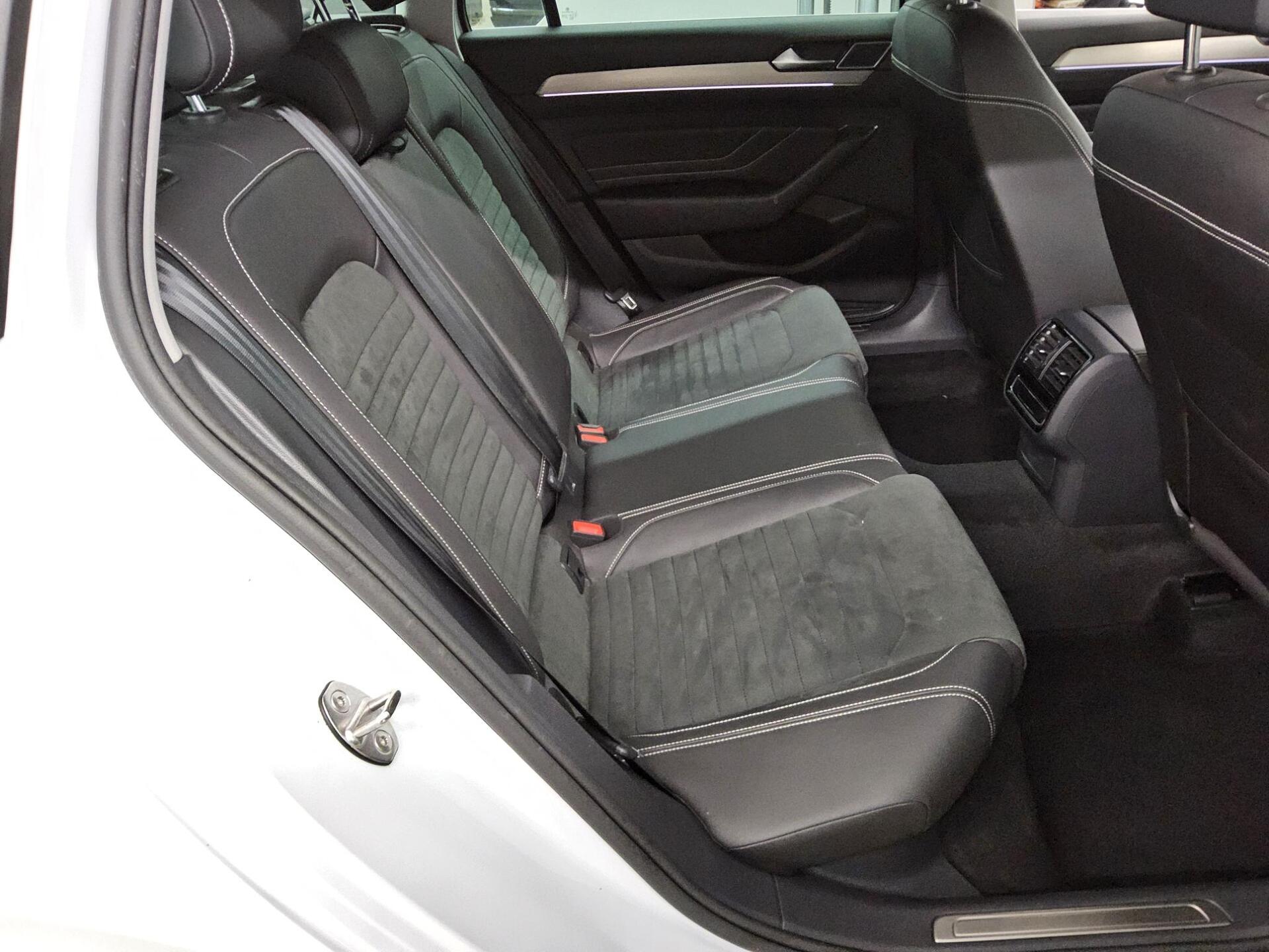 Volkswagen Passat Var. 2.0 TDI 4M Elegance Navi Matrix AHK 13