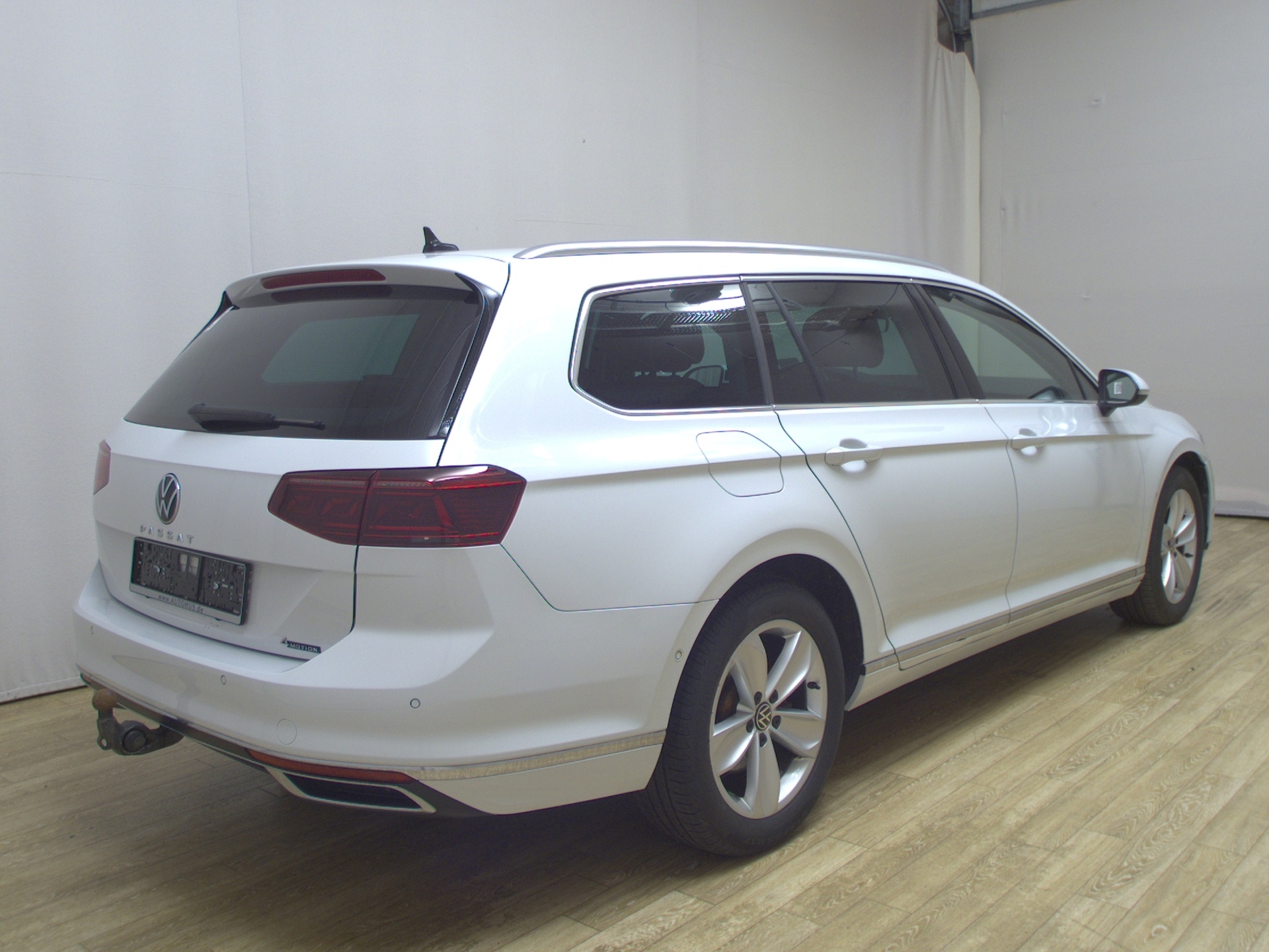 Volkswagen Passat Var. 2.0 TDI 4M Elegance Navi Matrix AHK 4