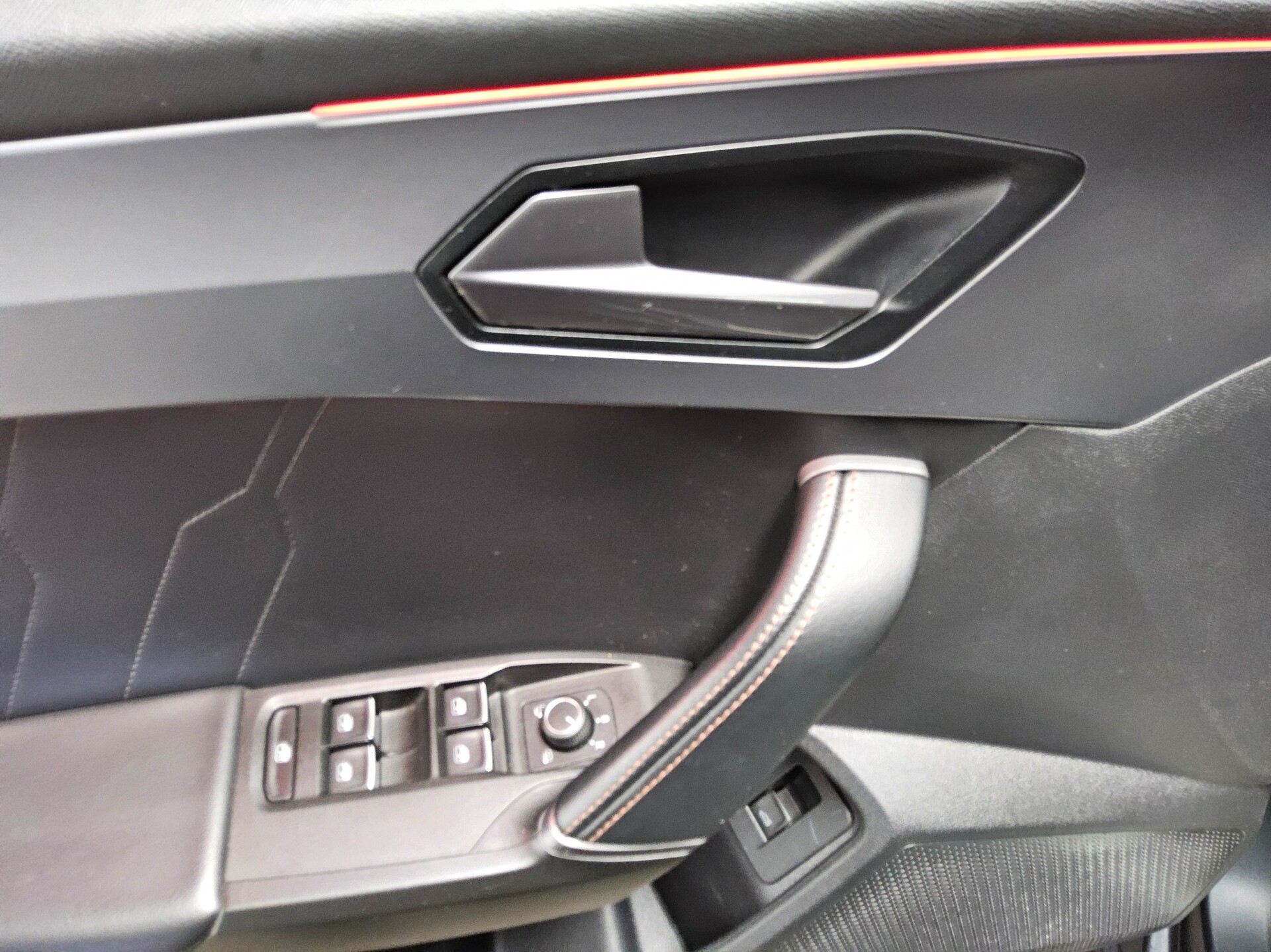 Cupra Leon Sportstourer 2.0 TSI 4Drive VZ Navi Pano vc 10