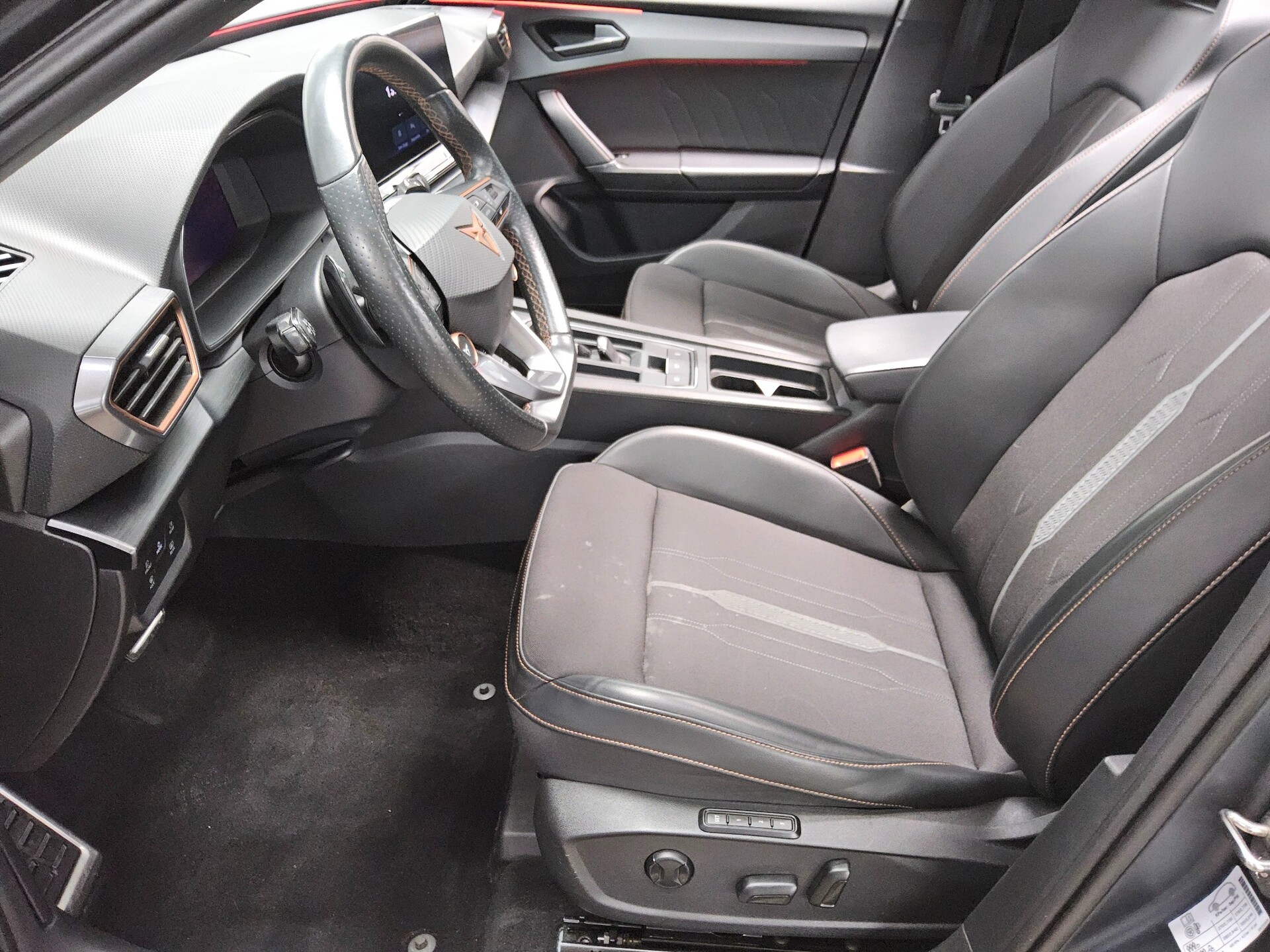 Cupra Leon Sportstourer 2.0 TSI 4Drive VZ Navi Pano vc 9