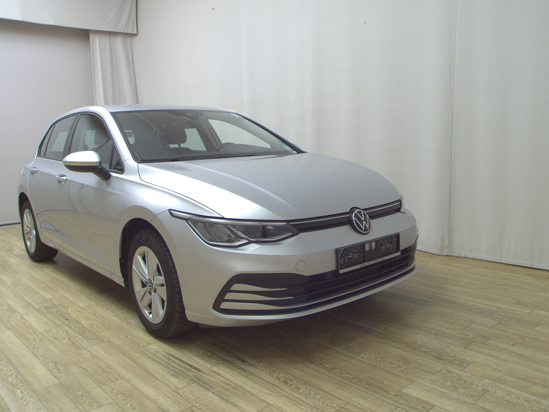 Volkswagen Golf-8 2.0 TDI Life Navi LED DC AHK PDC Shz 3