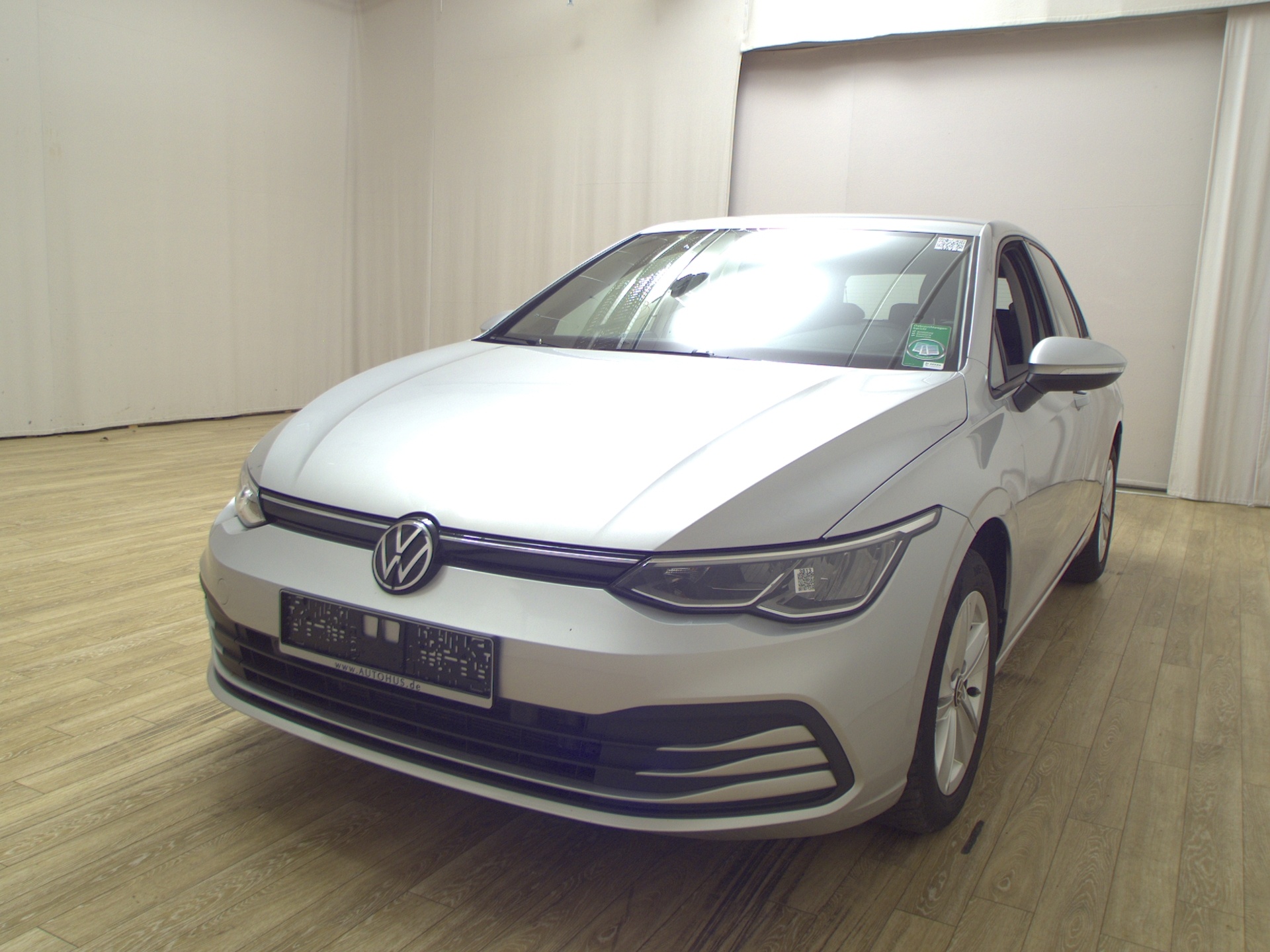 Volkswagen Golf-8 2.0 TDI Life Navi LED DC AHK PDC Shz 2