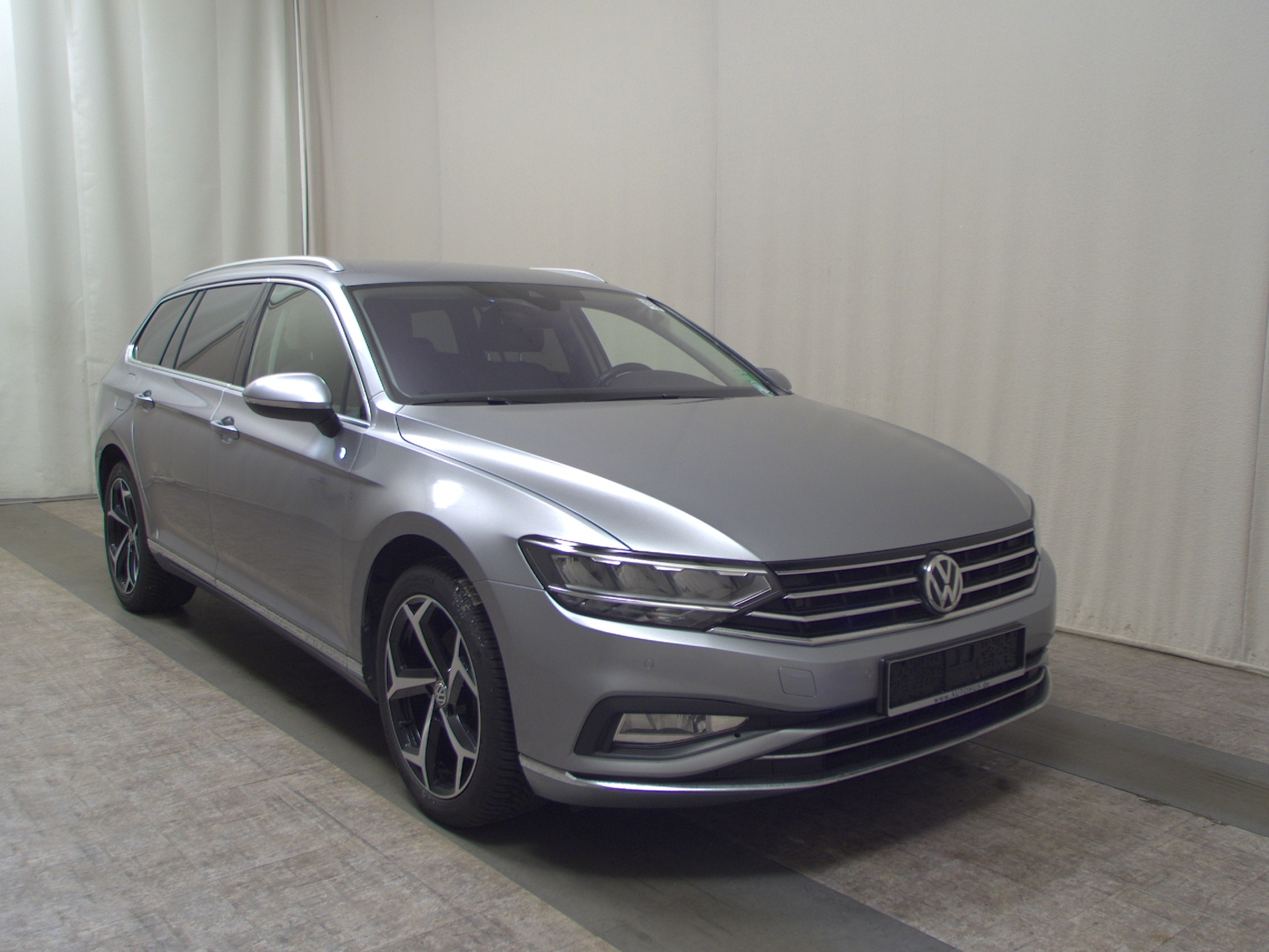 Volkswagen Passat Var. 1.5 TSI Elegance T-Leder Navi DC LED 3
