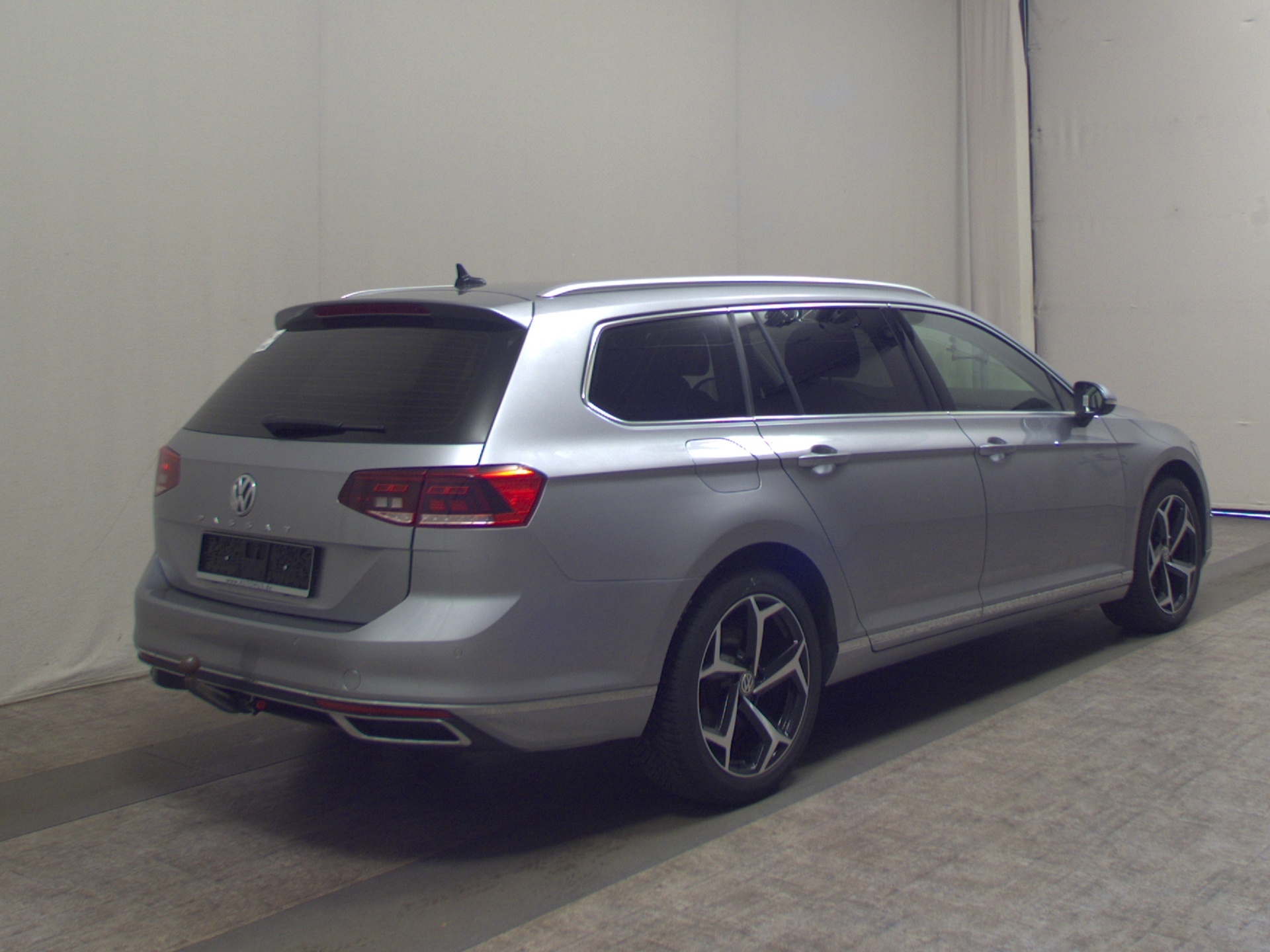 Volkswagen Passat Var. 1.5 TSI Elegance T-Leder Navi DC LED 4