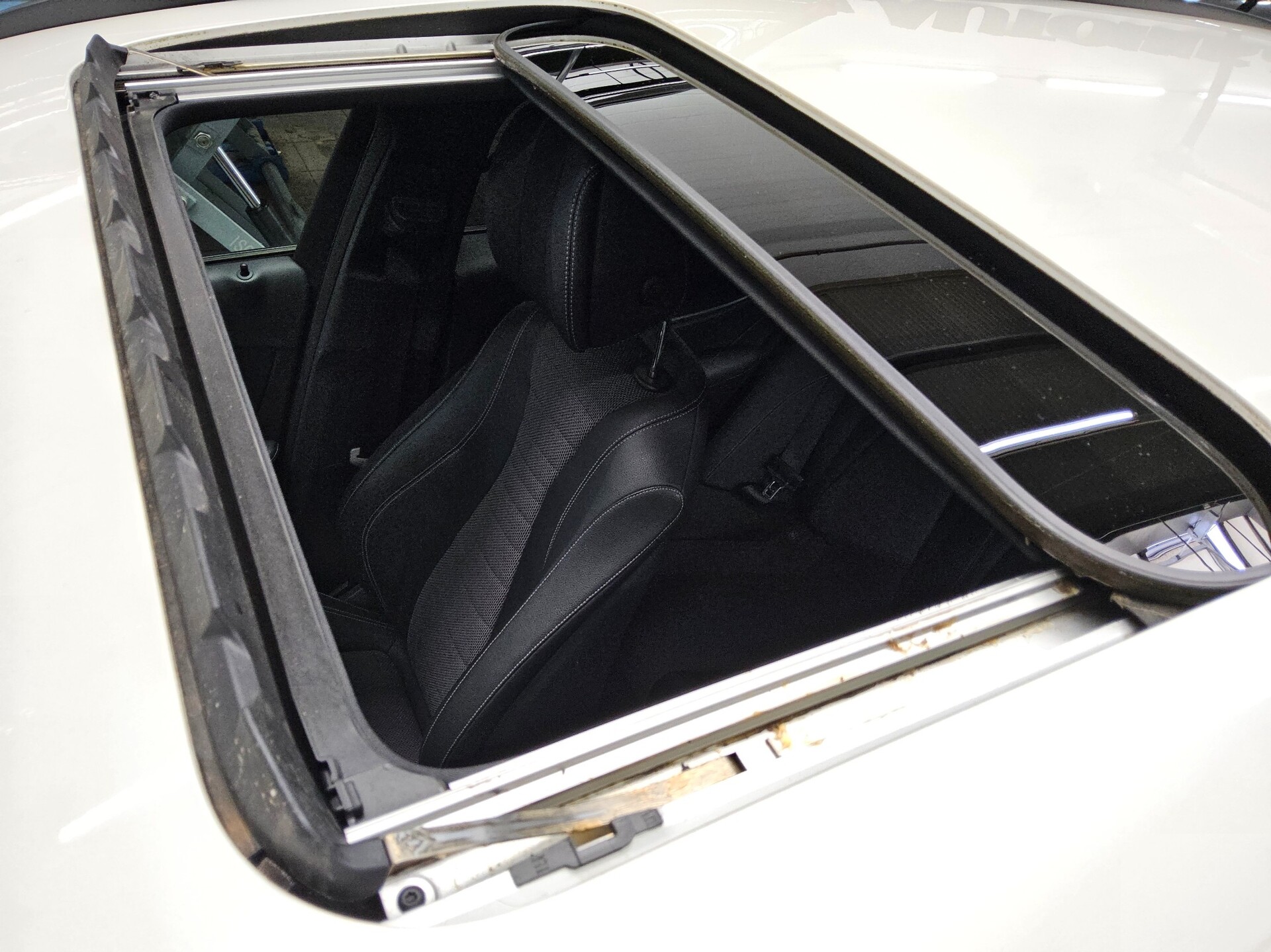 Mercedes-Benz E 300 T de Avantgarde Night Burmester GSD Distr+ 12