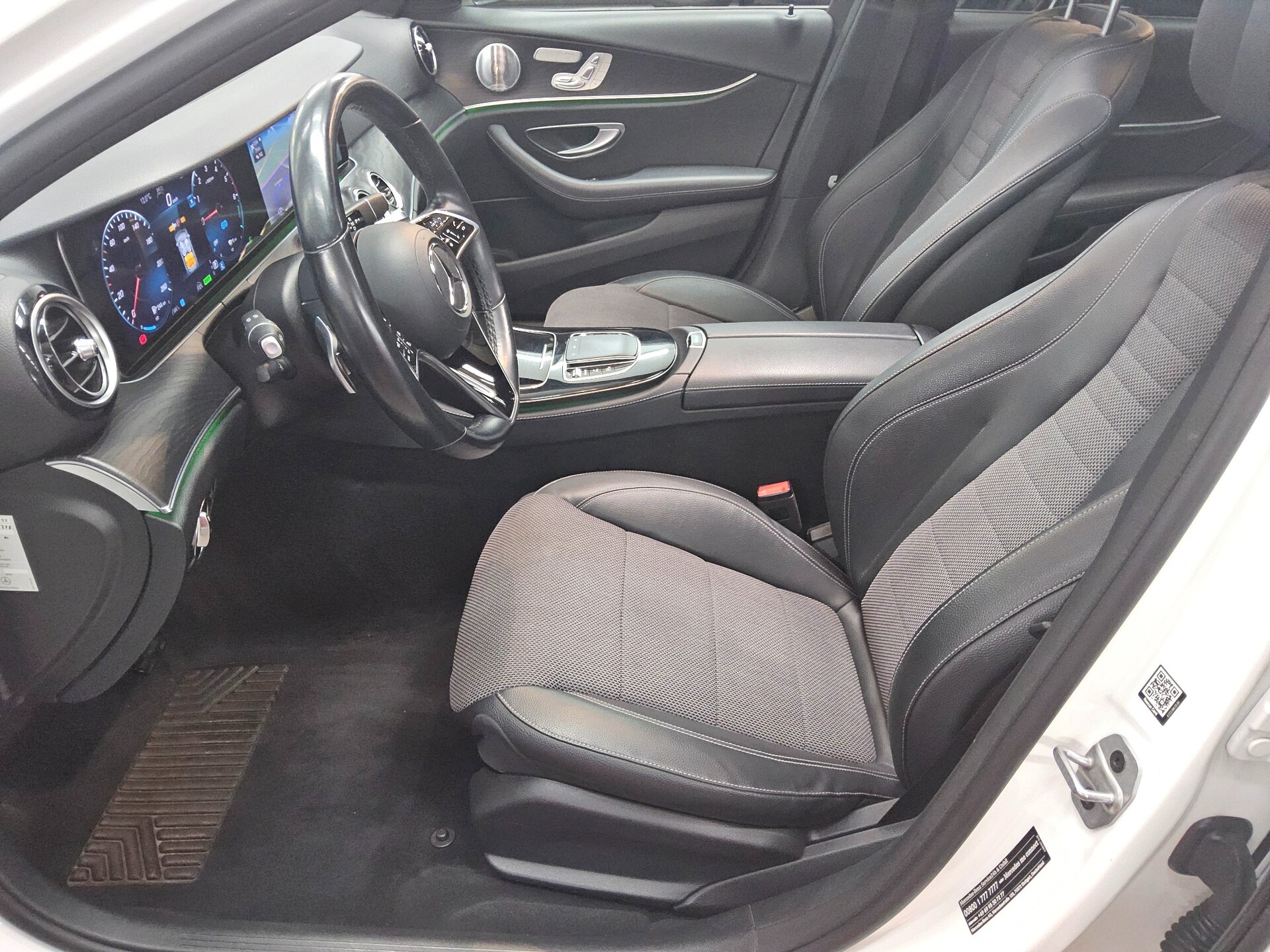 Mercedes-Benz E 300 T de Avantgarde Night Burmester GSD Distr+ 9