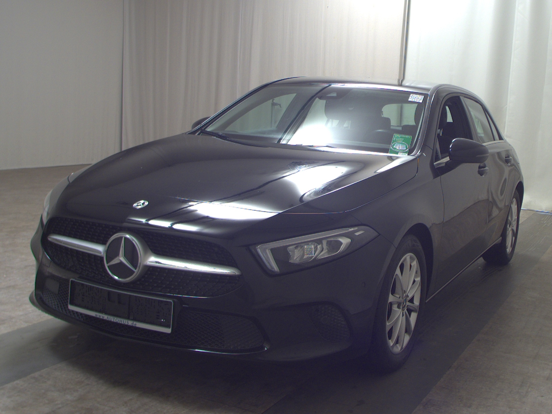 Mercedes-Benz A 180 Navi LED RfK PDC Shz Ambiente Tempomat 2