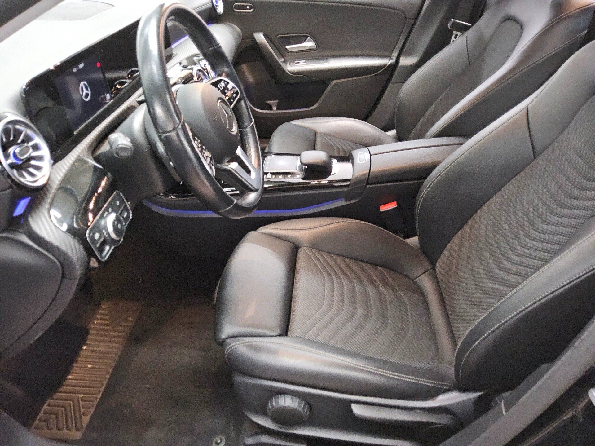 Mercedes-Benz A 180 Navi LED RfK PDC Shz Ambiente Tempomat 9