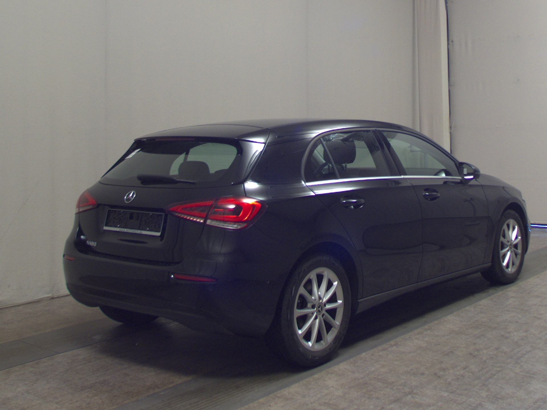 Mercedes-Benz A 180 Navi LED RfK PDC Shz Ambiente Tempomat 4