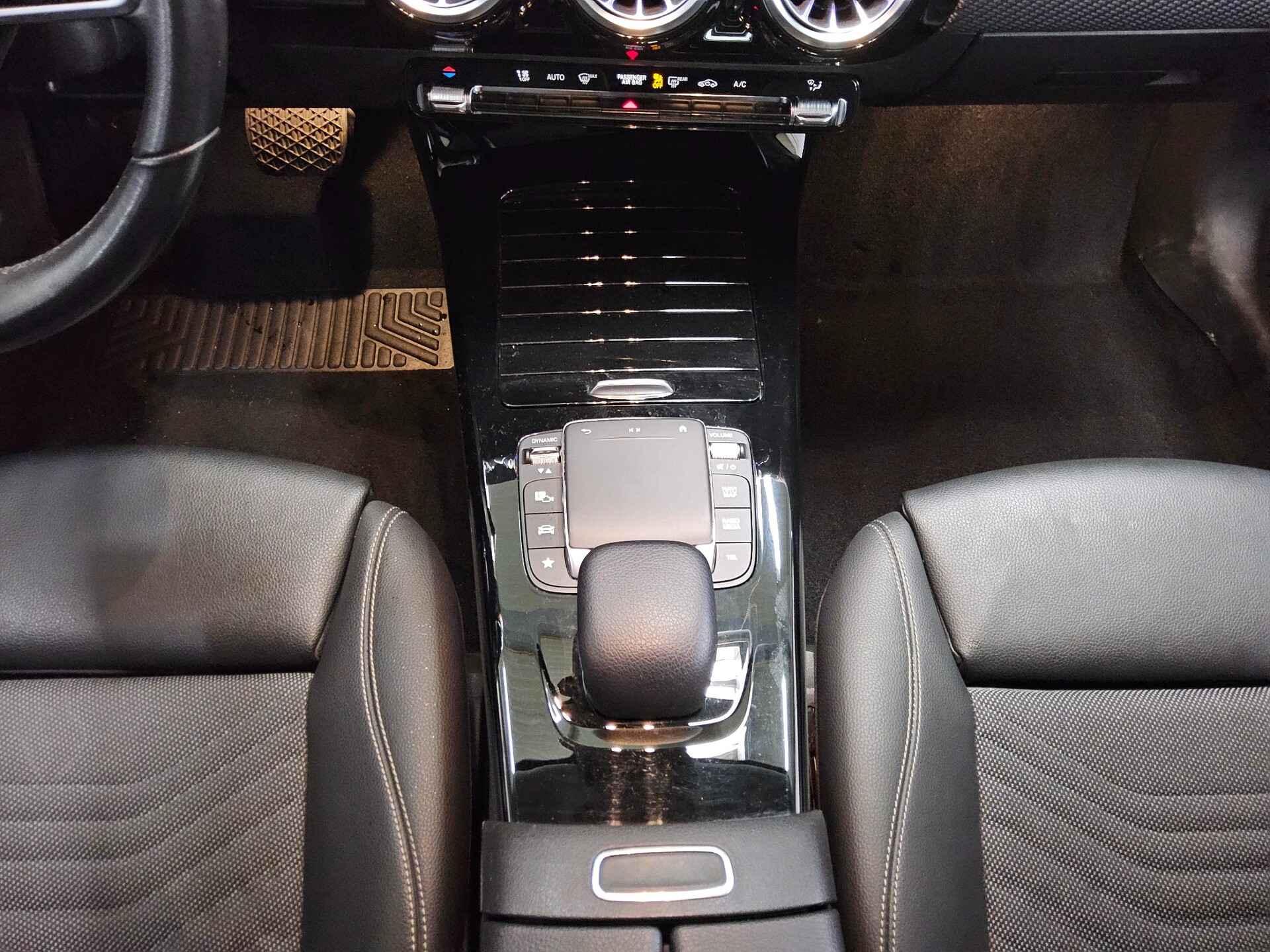 Mercedes-Benz A 180 Navi LED RfK PDC Shz Ambiente Tempomat 6