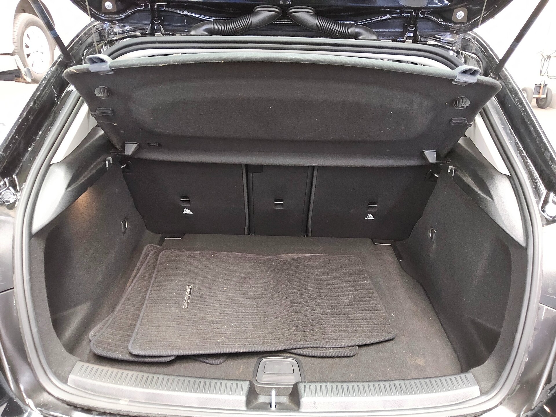 Mercedes-Benz A 180 Navi LED RfK PDC Shz Ambiente Tempomat 12