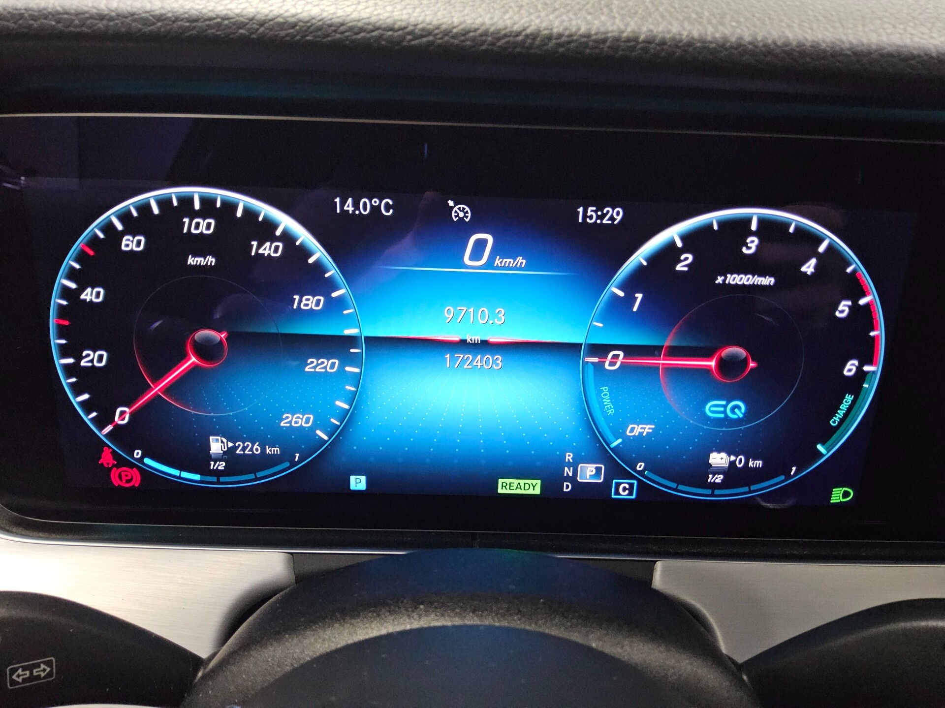 Mercedes-Benz E 300 T de Avantgarde Navi Pano Burmester AHK 8