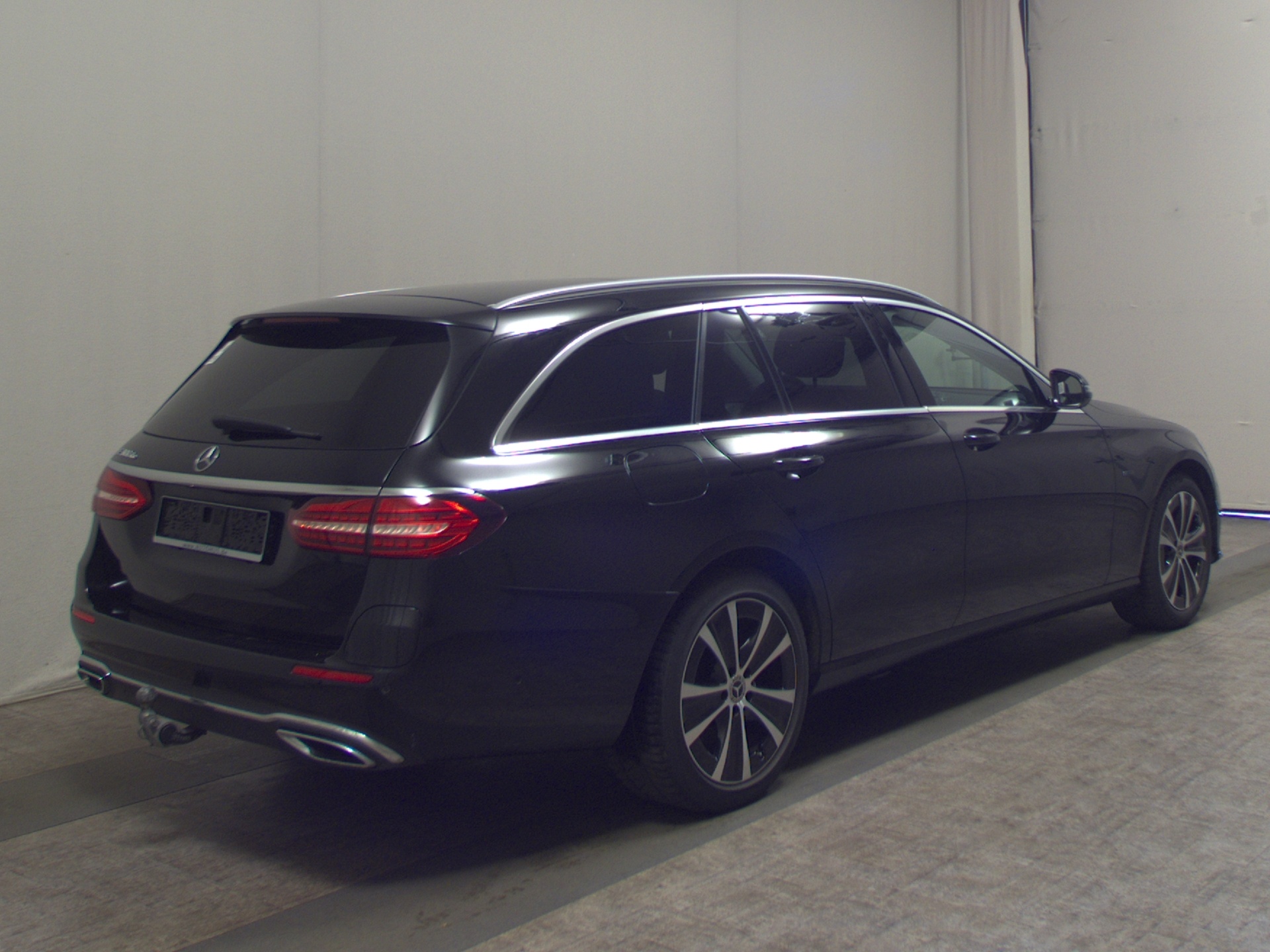 Mercedes-Benz E 300 T de Avantgarde Navi Pano Burmester AHK 4