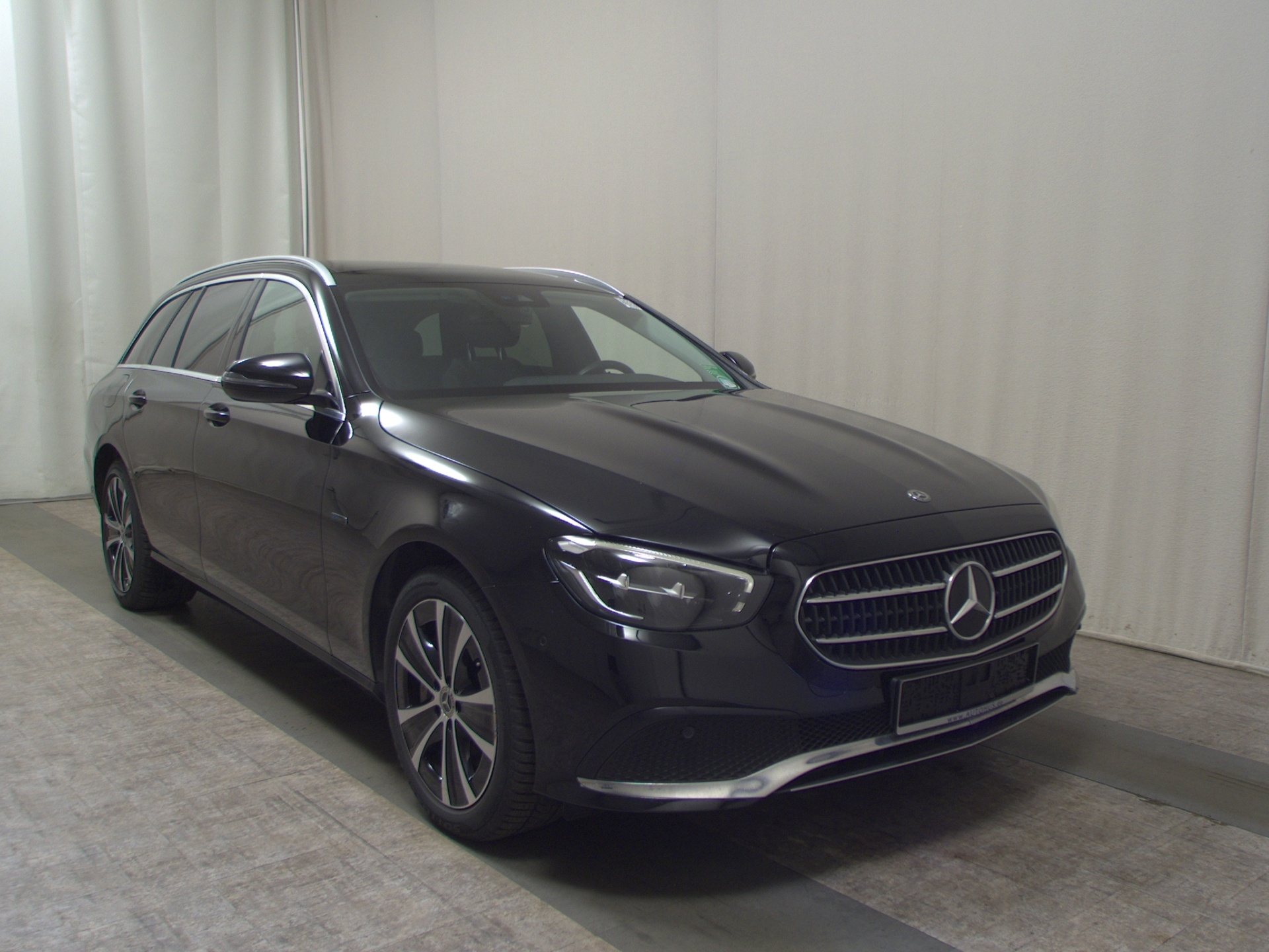 Mercedes-Benz E 300 T de Avantgarde Navi Pano Burmester AHK 3