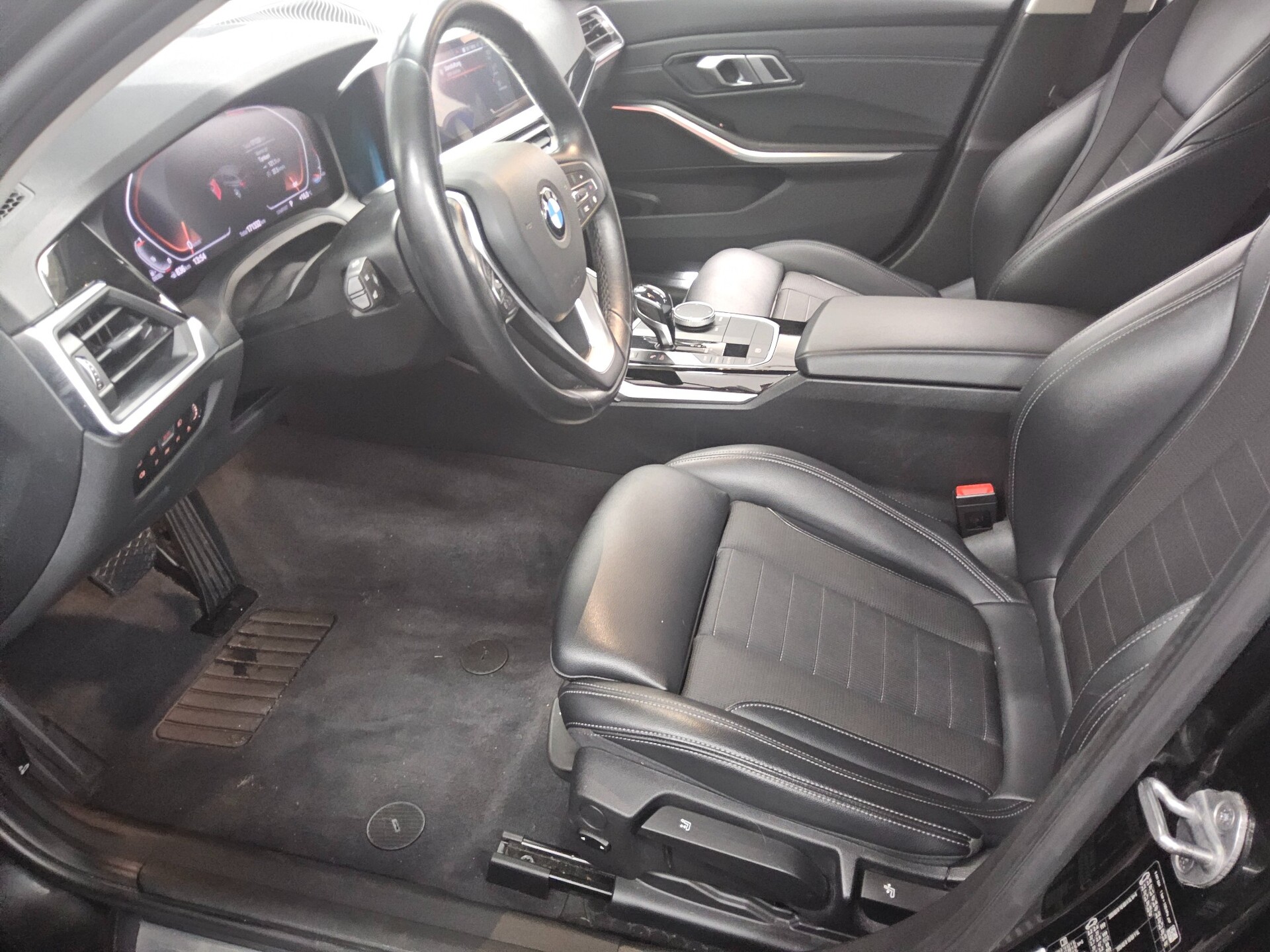 BMW 320dA Touring Sport-Line T-Leder Navi LED LC Pro 9