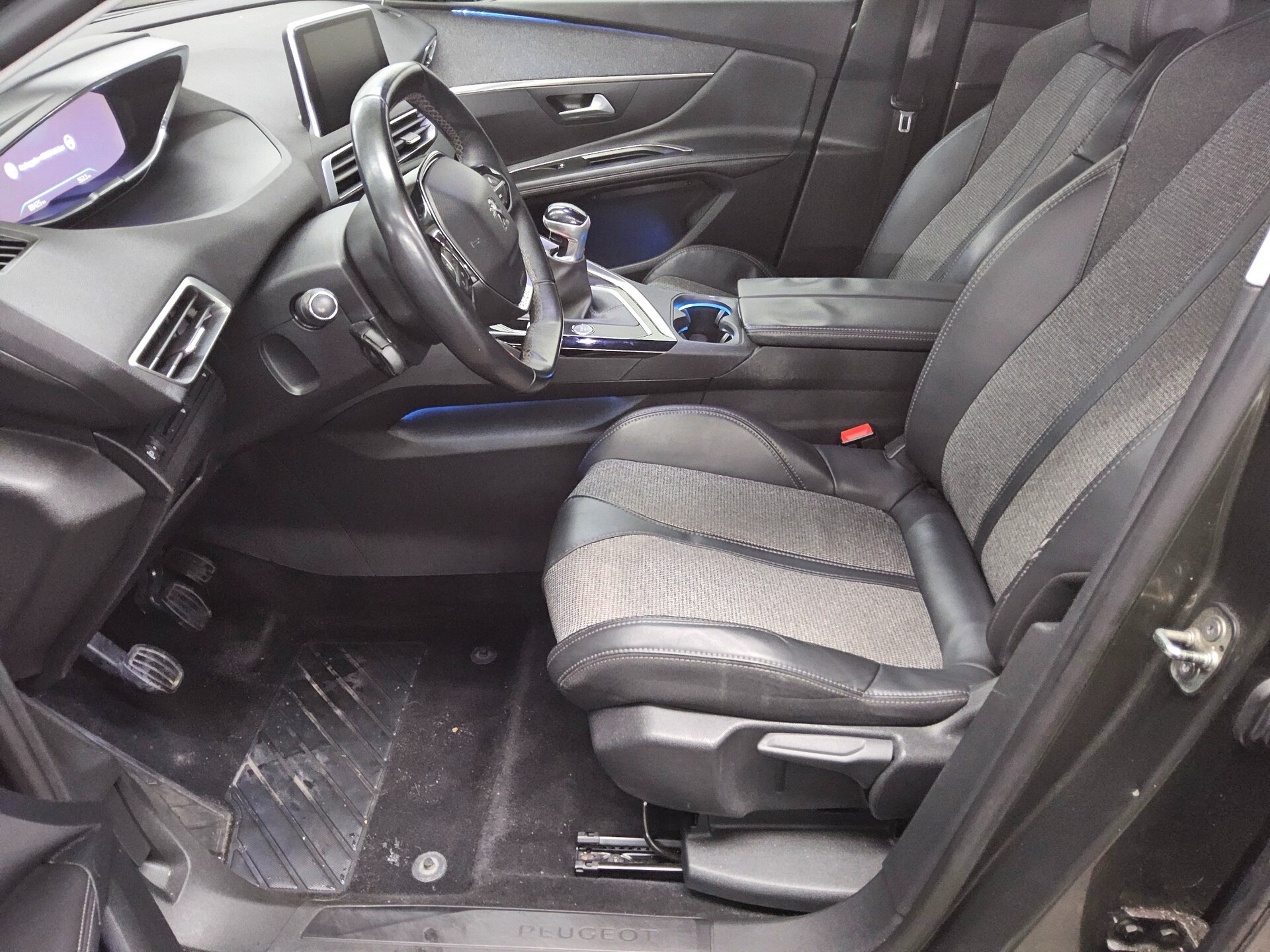 Peugeot 3008 1.2 PureTech Allure T-Leder Navi vorb. PDC 9