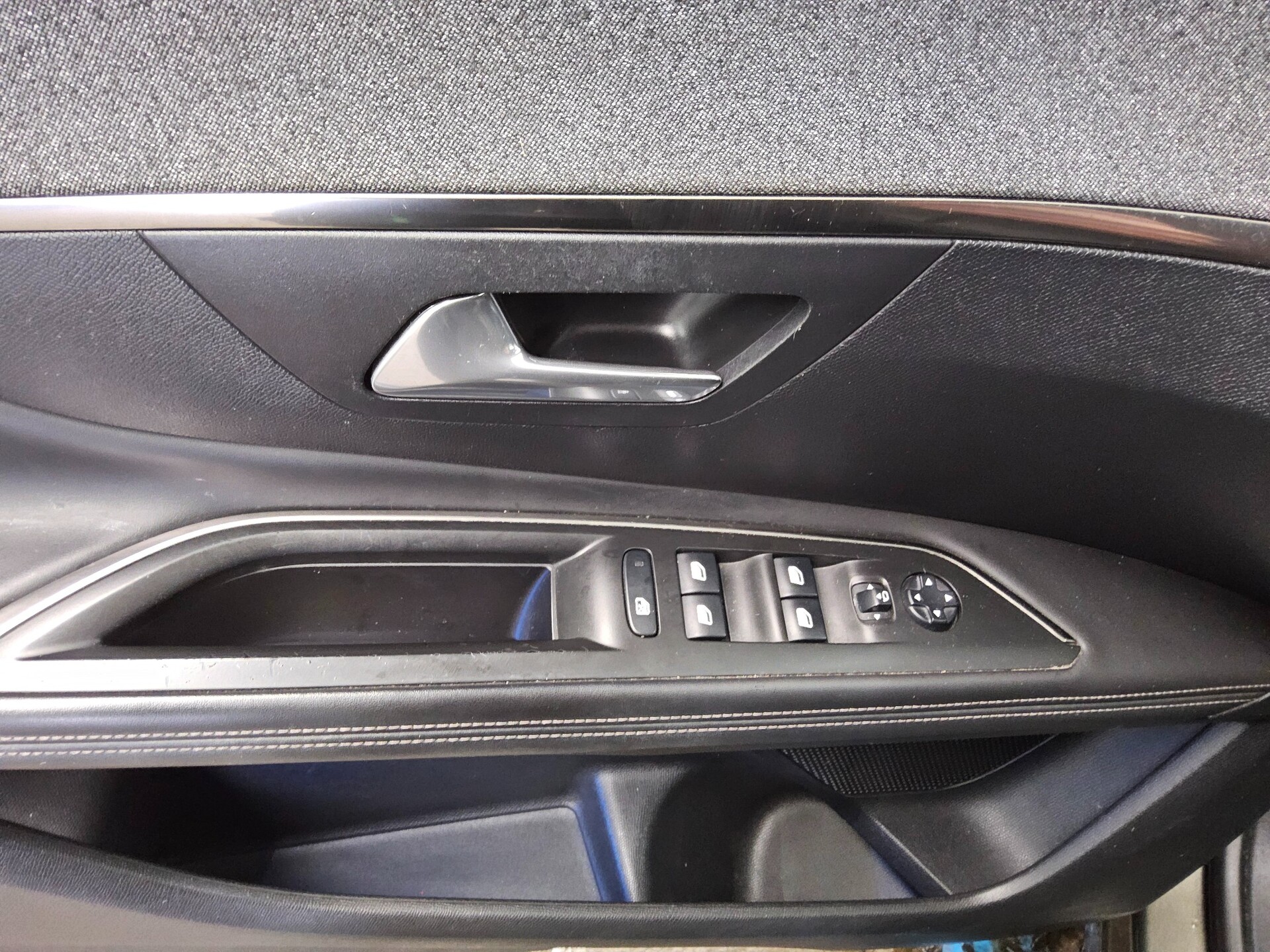 Peugeot 3008 1.2 PureTech Allure T-Leder Navi vorb. PDC 10