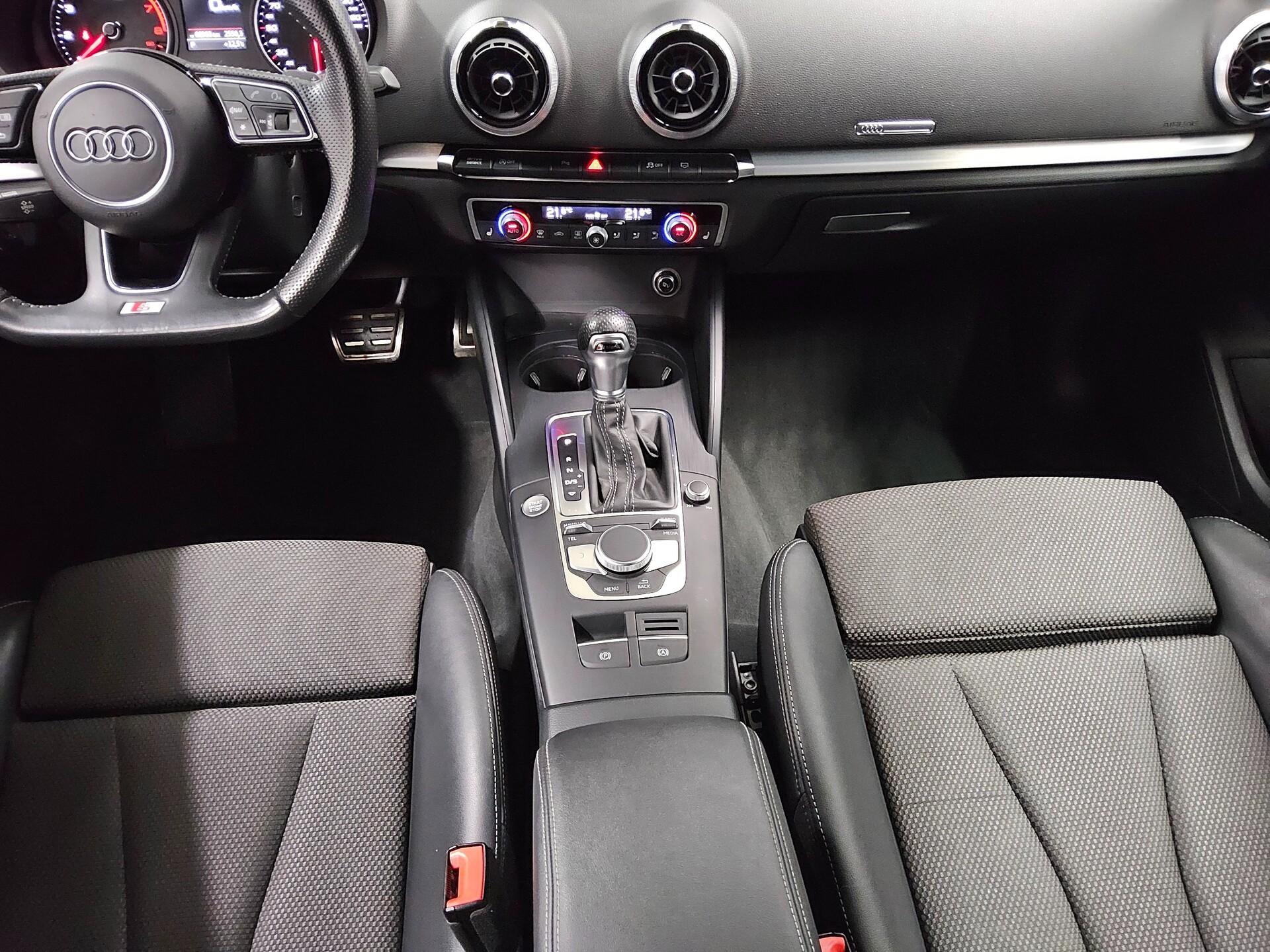 Audi A3 Lim. 35 TFSI S-Line T-Leder Navi LED RfK 6