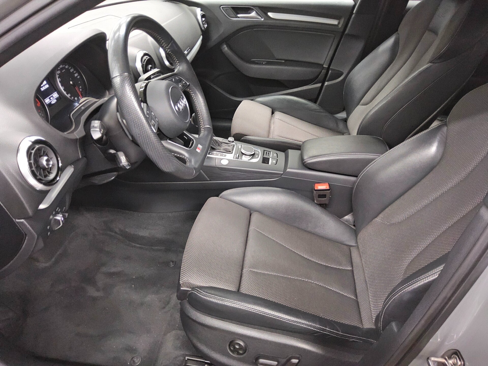 Audi A3 Lim. 35 TFSI S-Line T-Leder Navi LED RfK 8