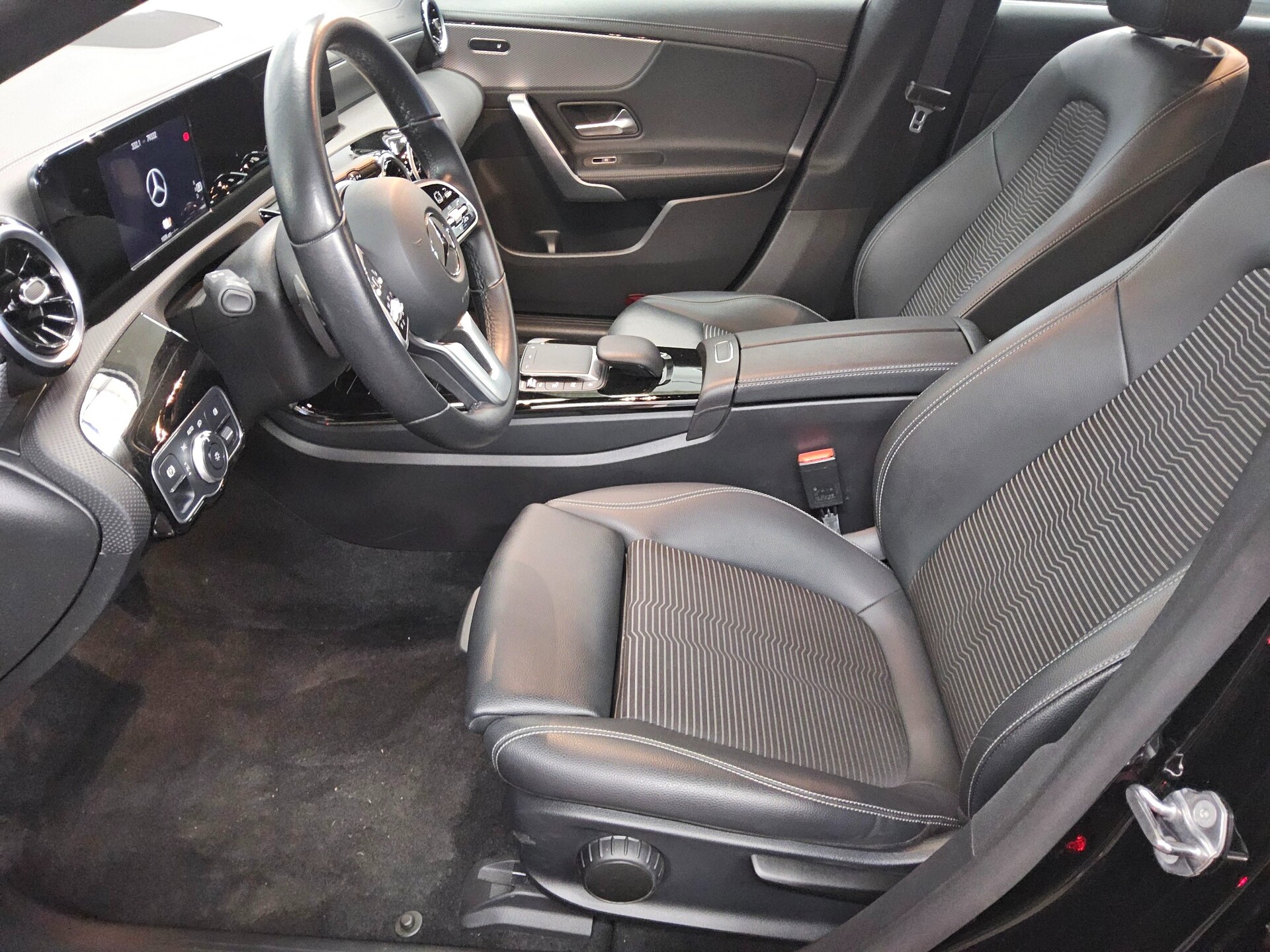 Mercedes-Benz CLA 250 Shooting Brake e Progressive Navi MB-LED 9