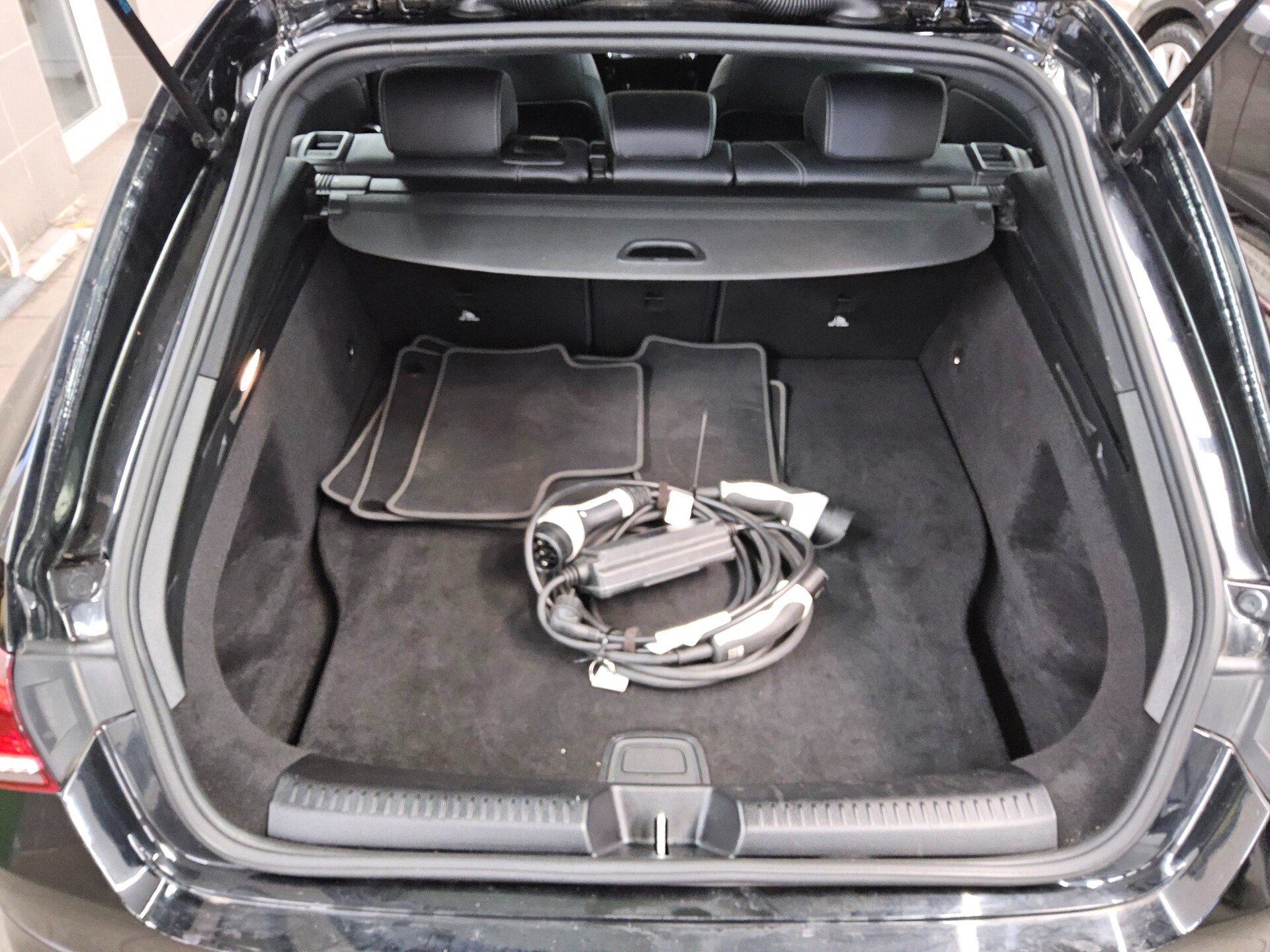 Mercedes-Benz CLA 250 Shooting Brake e Progressive Navi MB-LED 12