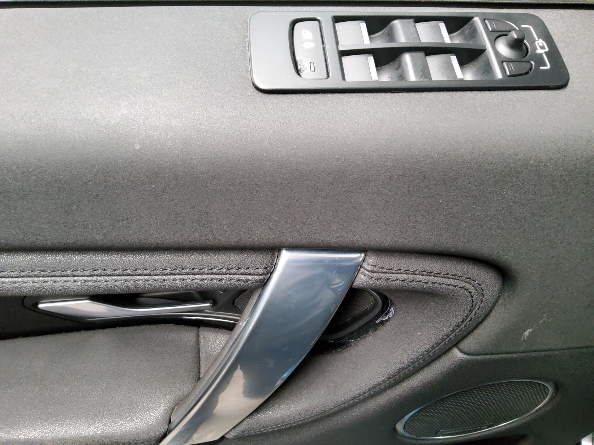 Land Rover Discovery Sport SE Navi LED Pano Leder RFK 10