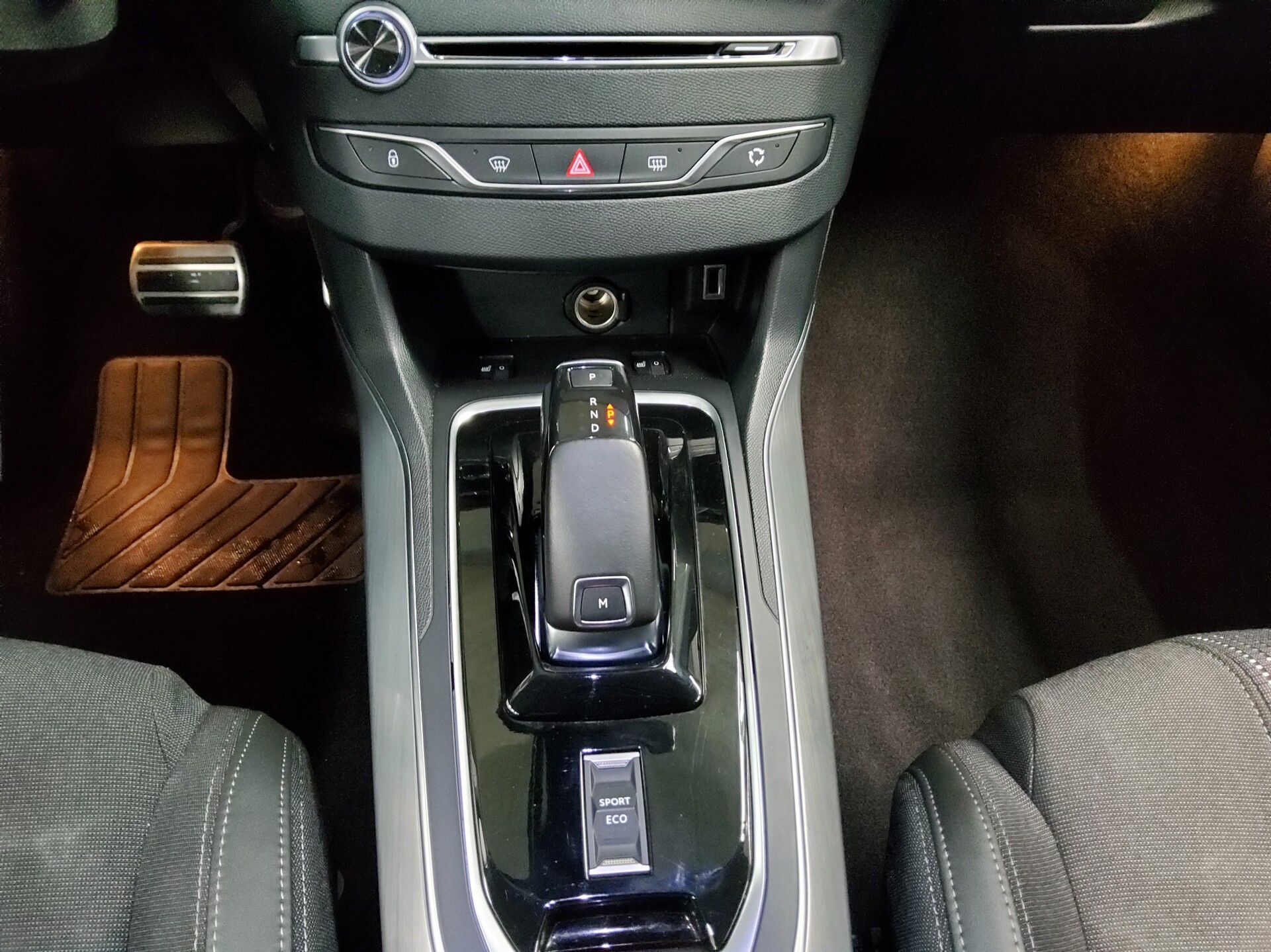 Peugeot 308 1.5 BlueHDI Allure Navi DigiTacho T-Leder 6