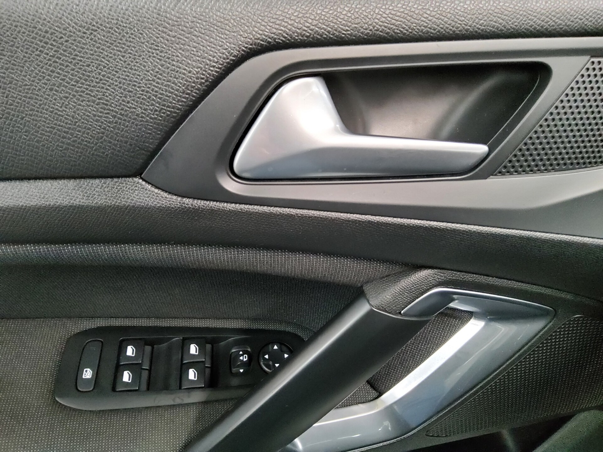 Peugeot 308 1.5 BlueHDI Allure Navi DigiTacho T-Leder 10