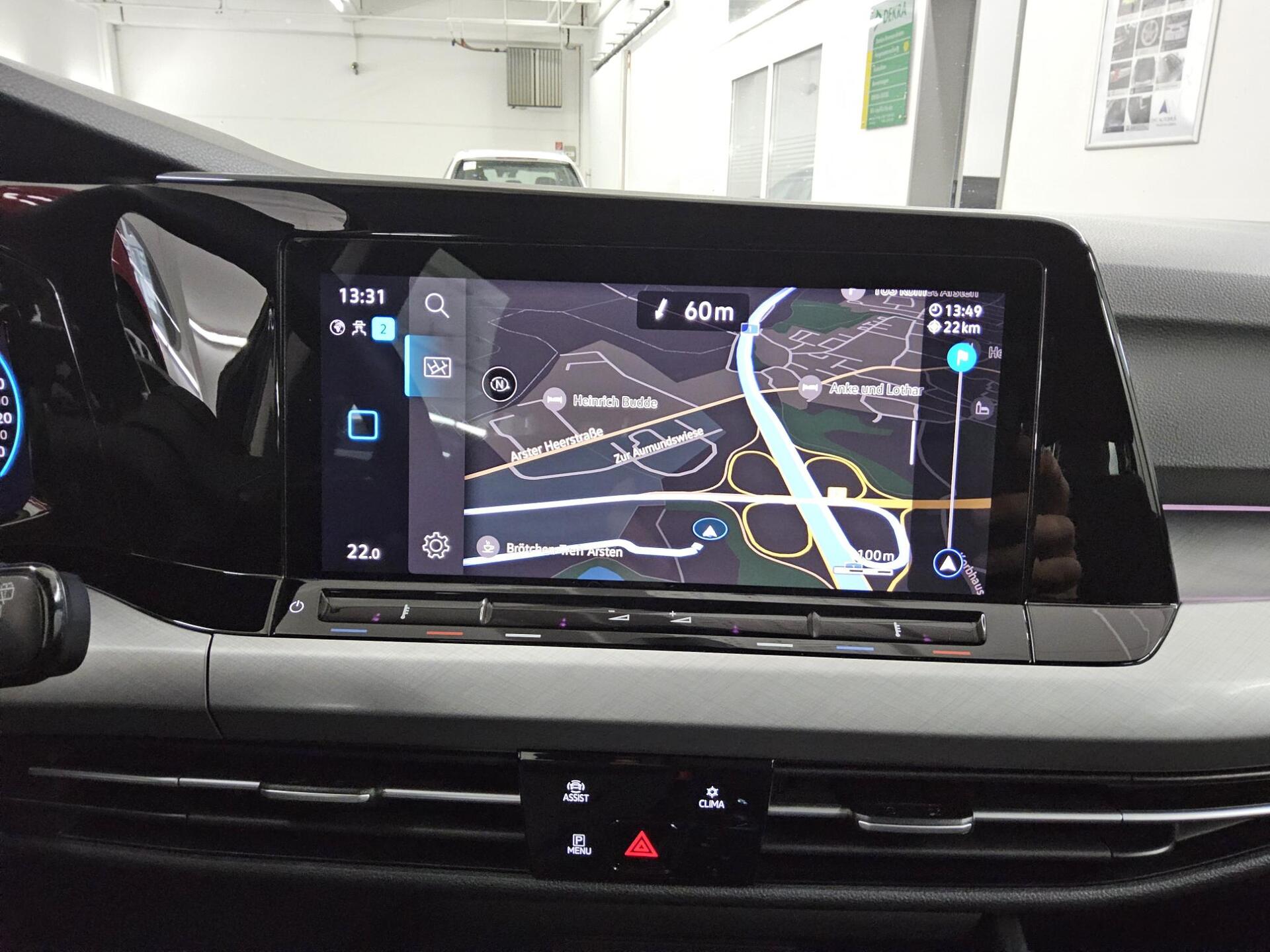 Volkswagen Golf-8 Var. 2.0 TDI Life Navi LED DC-Pro PDC ACC 7