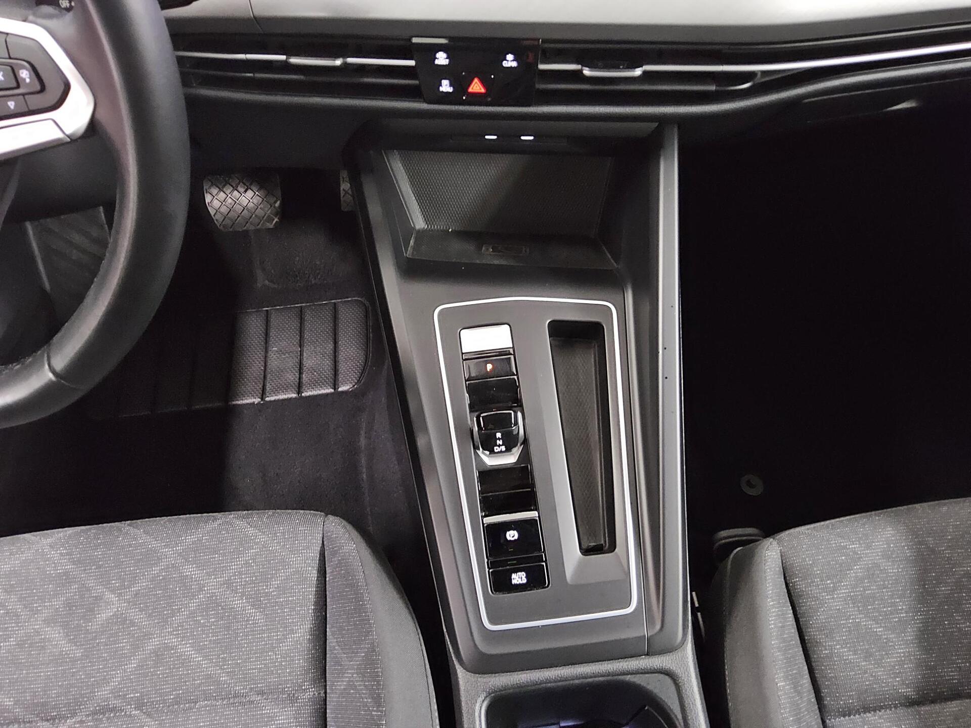 Volkswagen Golf-8 Var. 2.0 TDI Life Navi LED DC-Pro PDC ACC 6