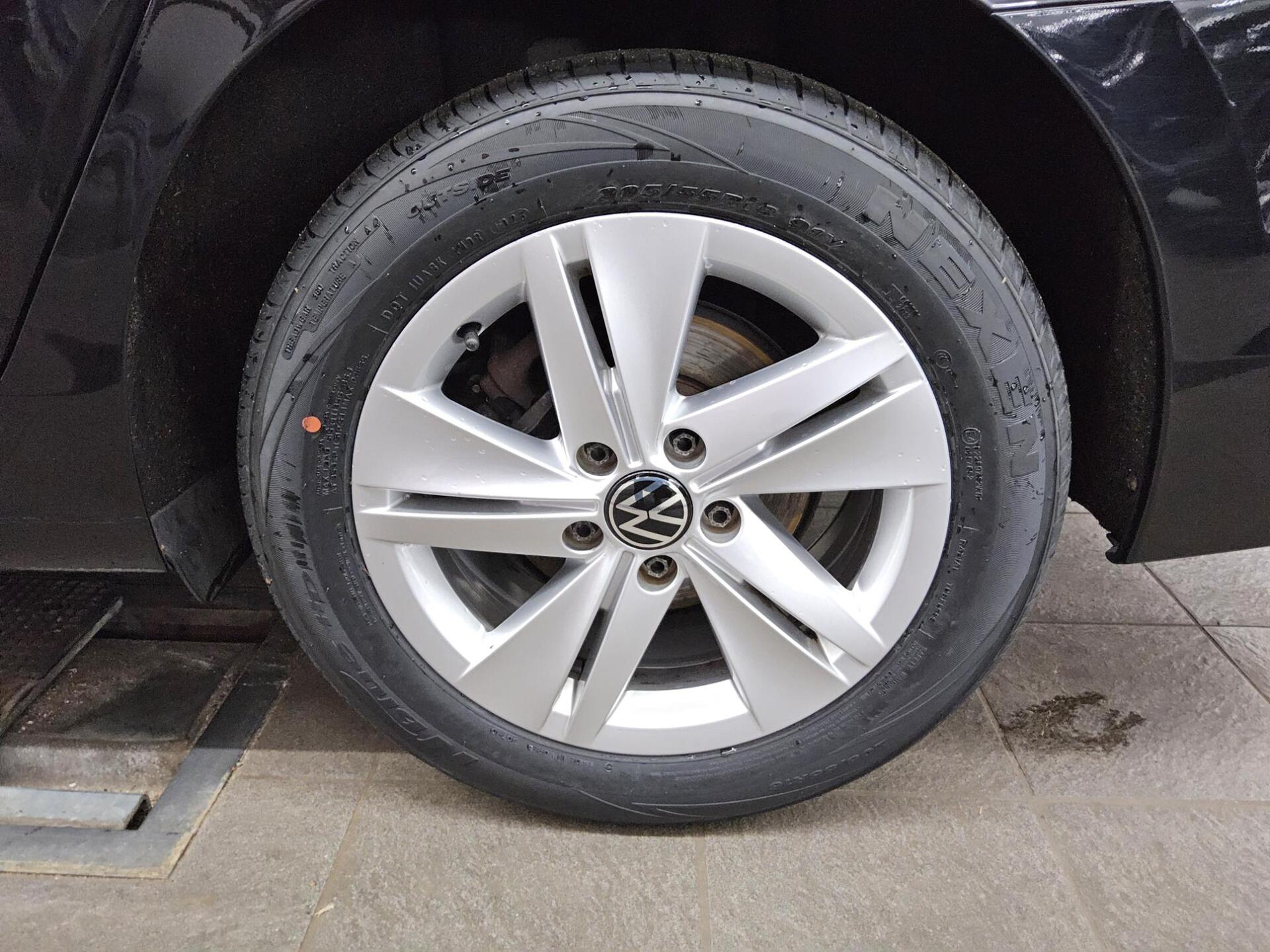 Volkswagen Golf-8 Var. 2.0 TDI Life Navi LED DC-Pro PDC ACC 11